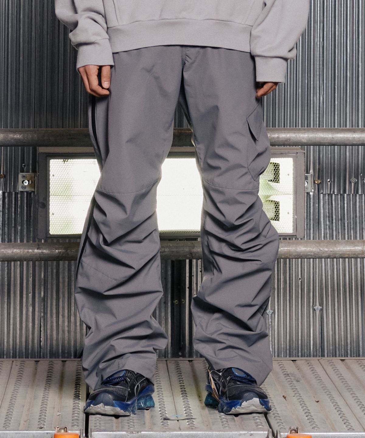 그레일즈(GRAILZ) PINTUCK NYLON PANTS [GREY]