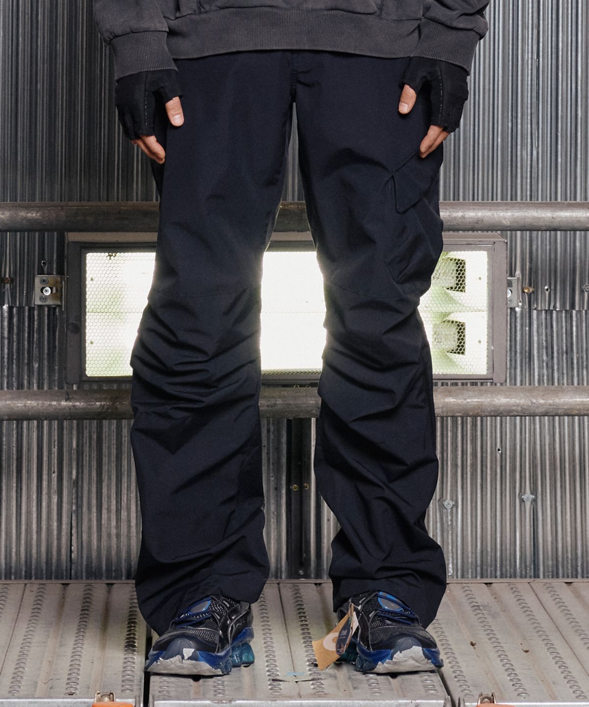 그레일즈(GRAILZ) PINTUCK NYLON PANTS [BLACK]