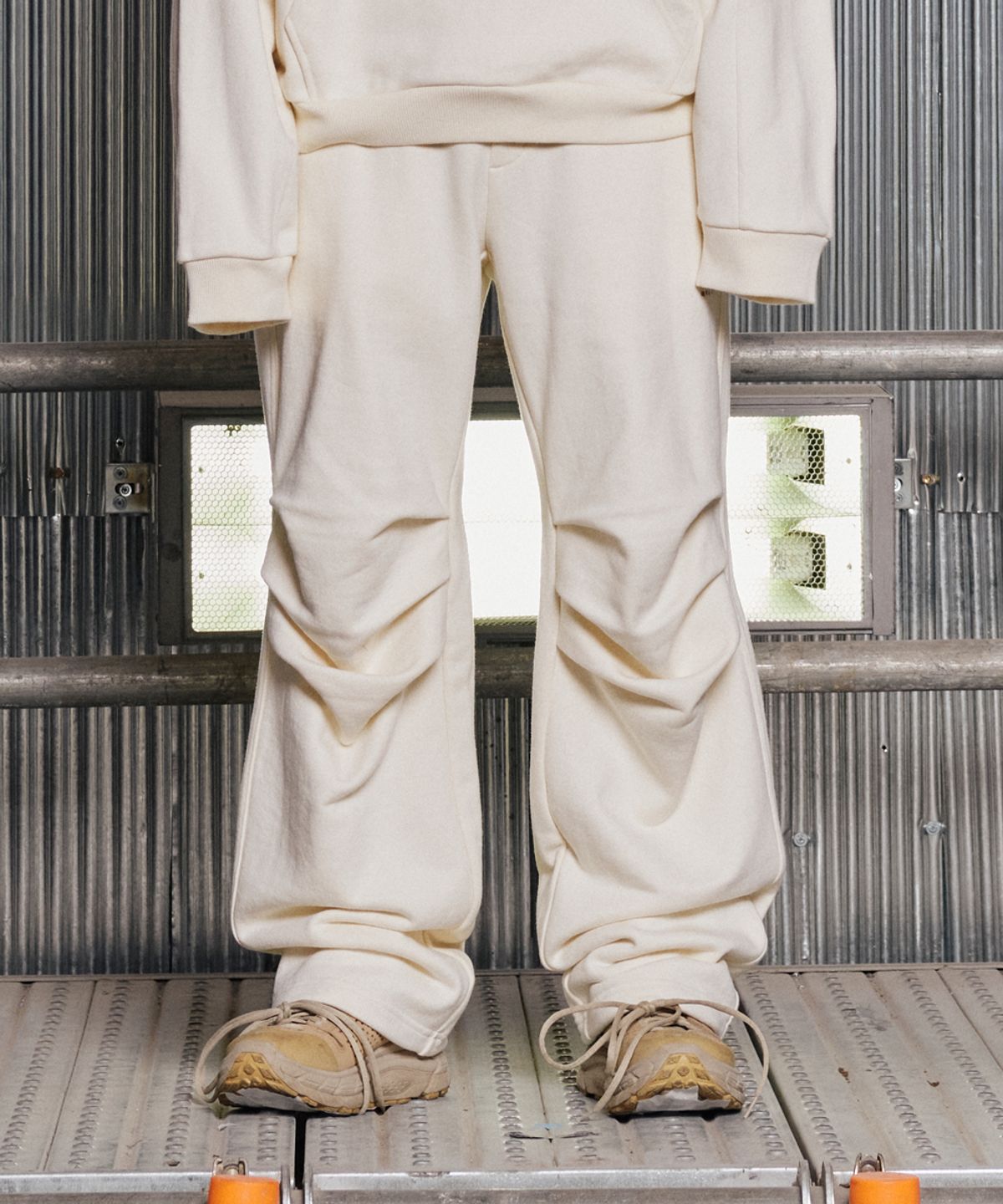그레일즈(GRAILZ) ESSENTIAL PINTUCK DRAWSTRING PANTS [CREAM]