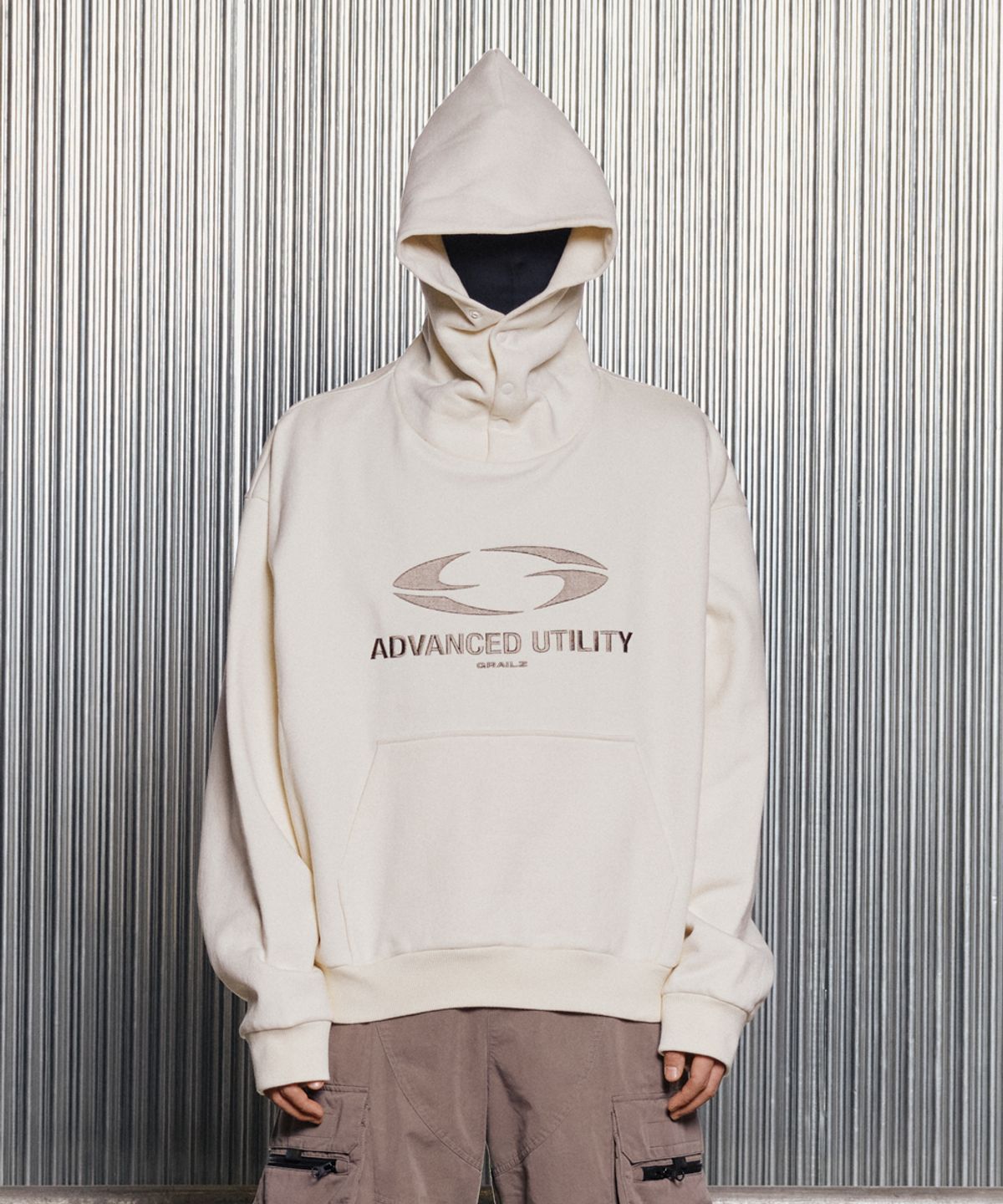 그레일즈(GRAILZ) OVAL LOGO HOODIE [CREAM]