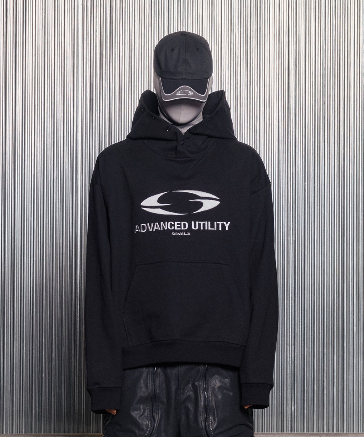 그레일즈(GRAILZ) OVAL LOGO HOODIE [BLACK]
