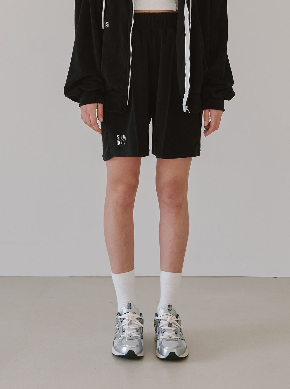 320쇼룸(320SHOWROOM) Logo Embroidery Pintuck Terry Banding Short pants Black