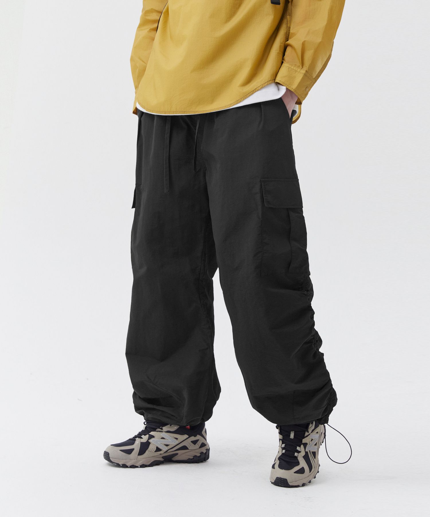 MUSINSA | TRILLION Nylon Two-Tuck Shirring Cargo Pants (BLACK)