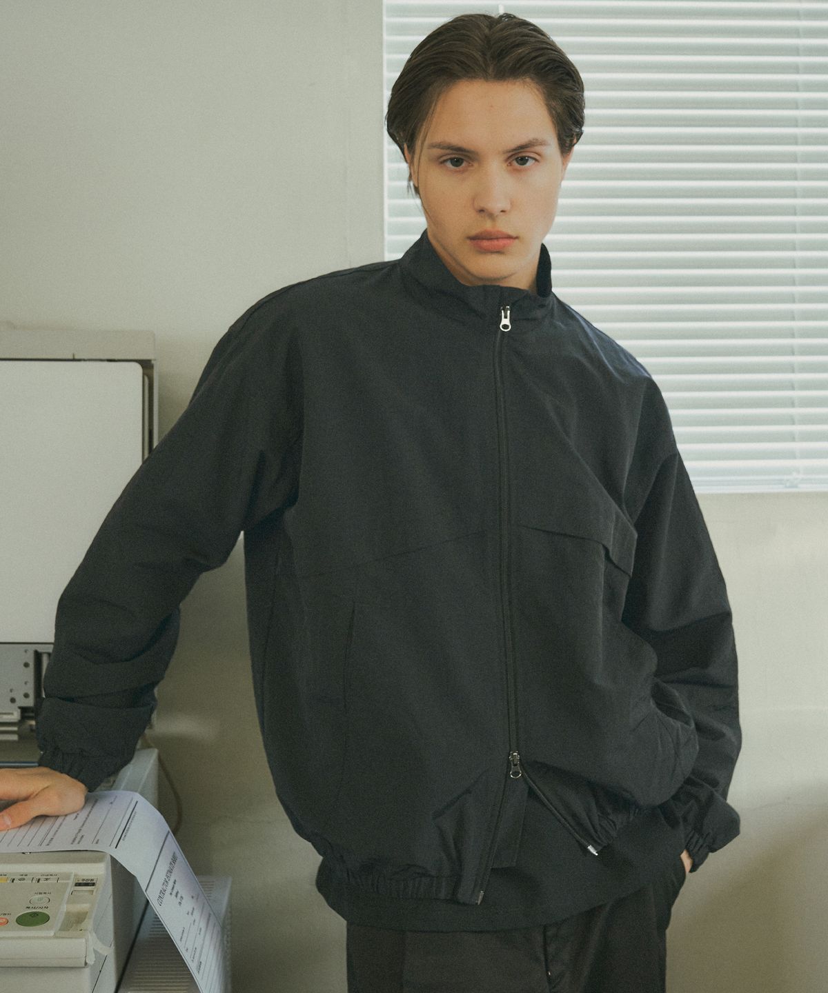하프크라이즈 레이아웃(HALBKREIS LAYOUT) O30004 Curved windbreaker_Black