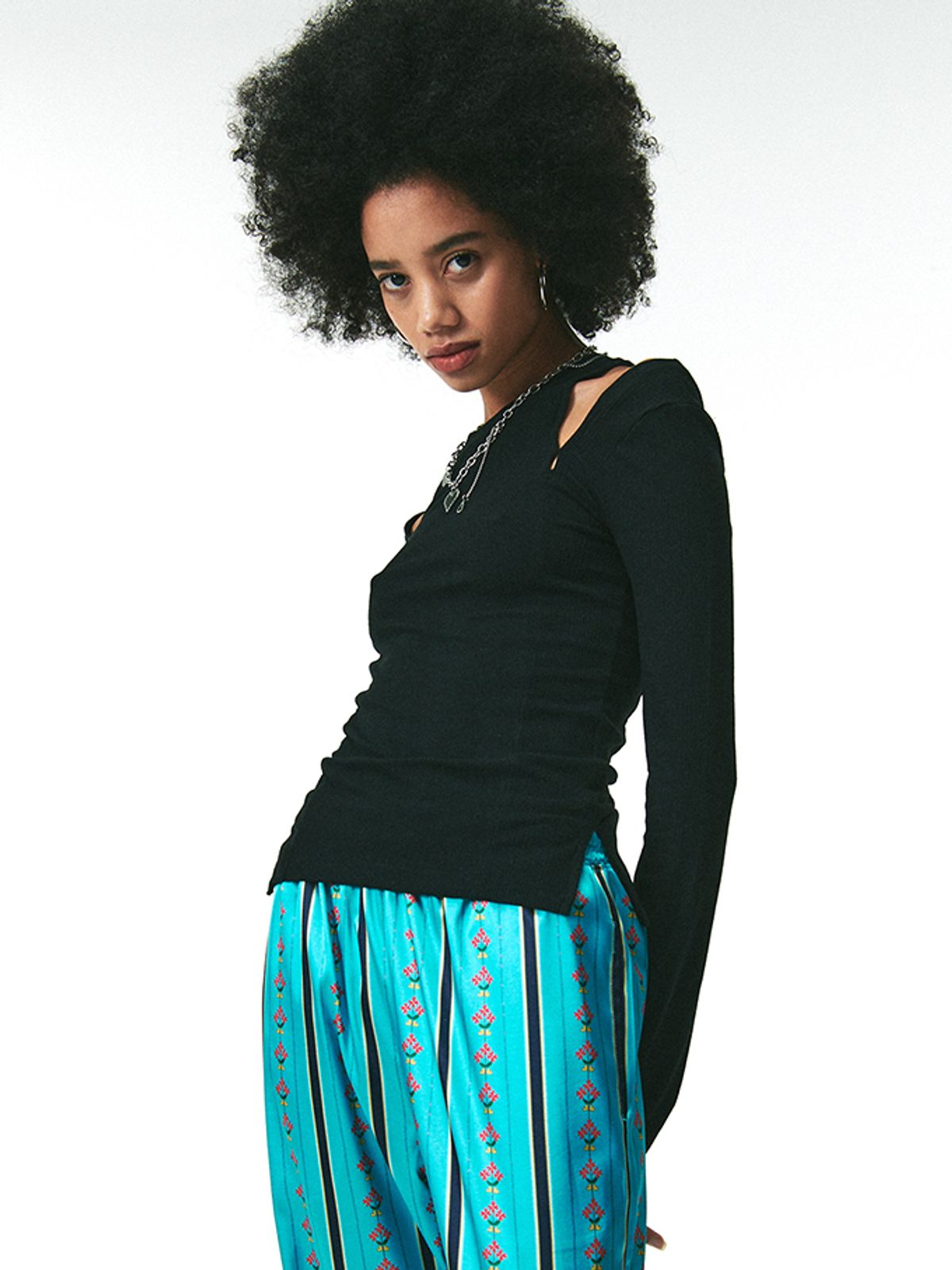 에즈이프 캘리(ASIF CALIE) RIB SLIT LONG SLEEVE BLACK