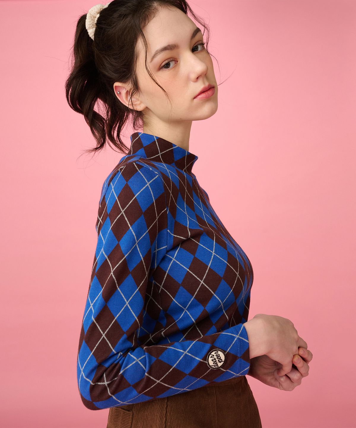 디어피어(DEAR,PEER) 아가일 하이넥 티셔츠 네이비
