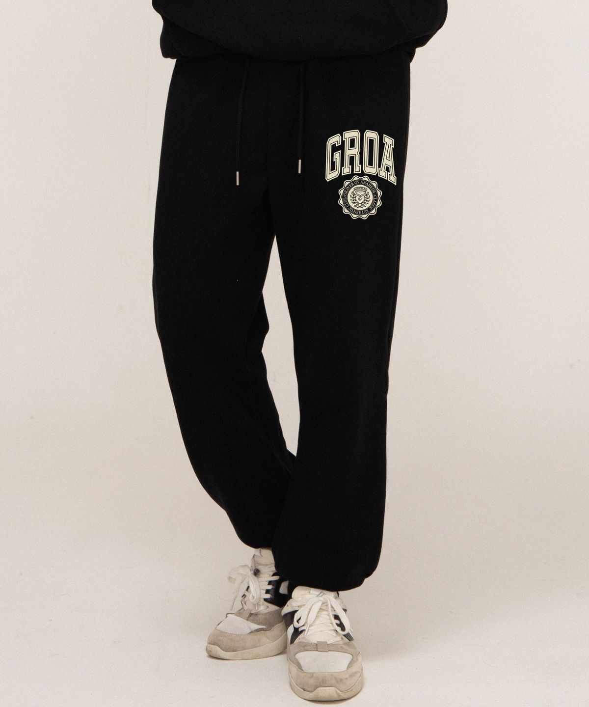 그레이버(GRAVER) [UNISEX]GROA 로고 클래식 하트 스웻 조거팬츠_블랙