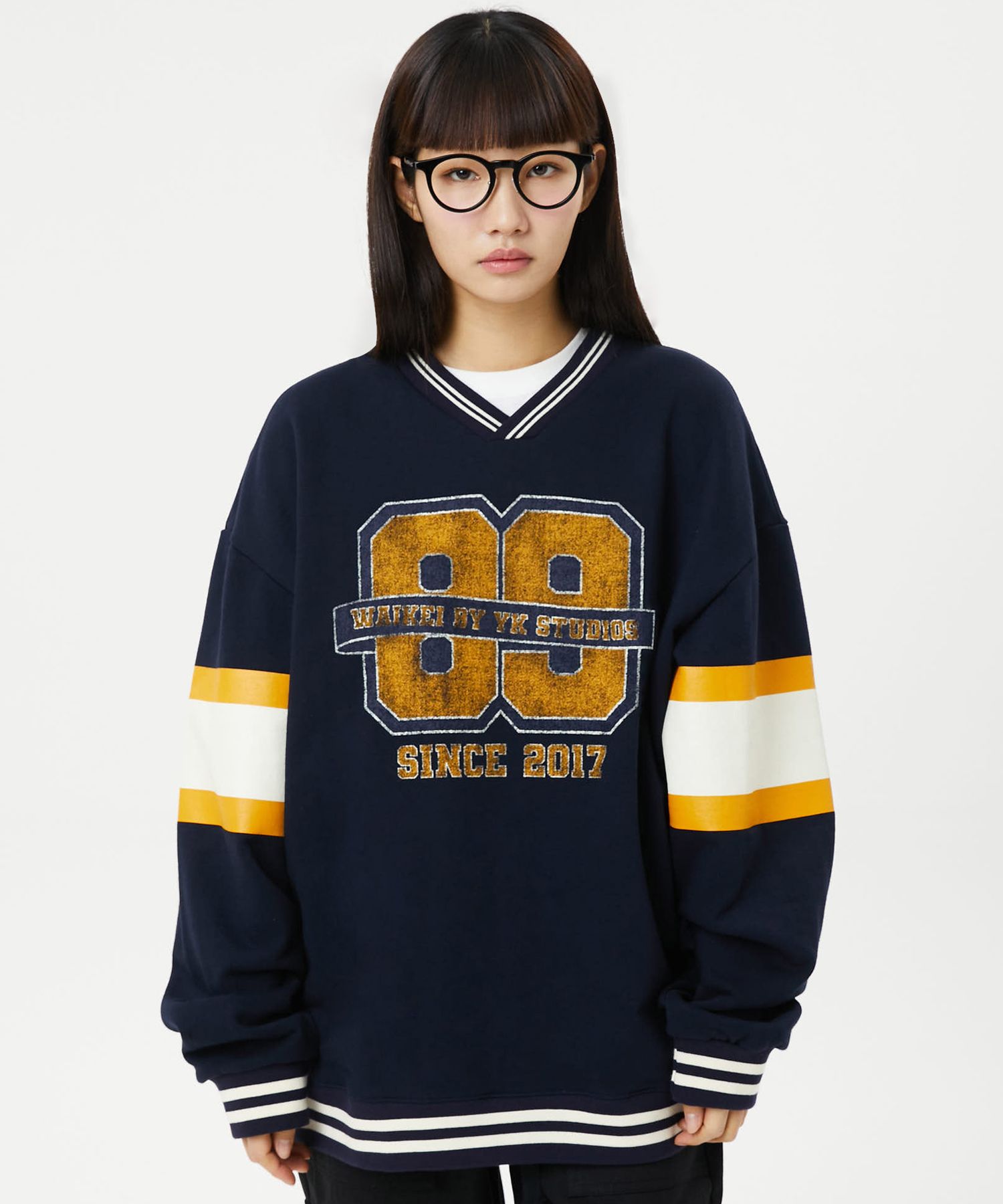 さらに100円引き◆WAI KEI◆89 uniform v neck sweatshirts MUSINSA | WAI KEI 89 Uniform V-neck Sweatshirt Navy