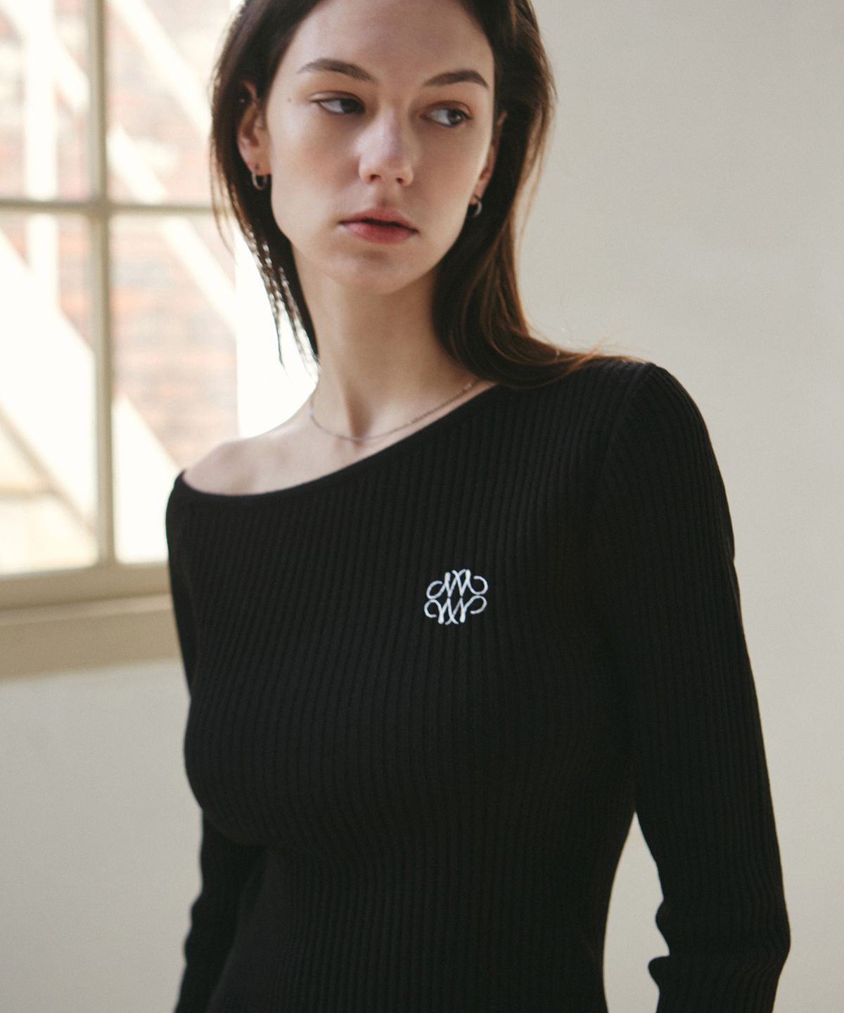 닉앤니콜(NICK&NICOLE) NICOLE SHOULDER RIBBED KNIT_BLACK