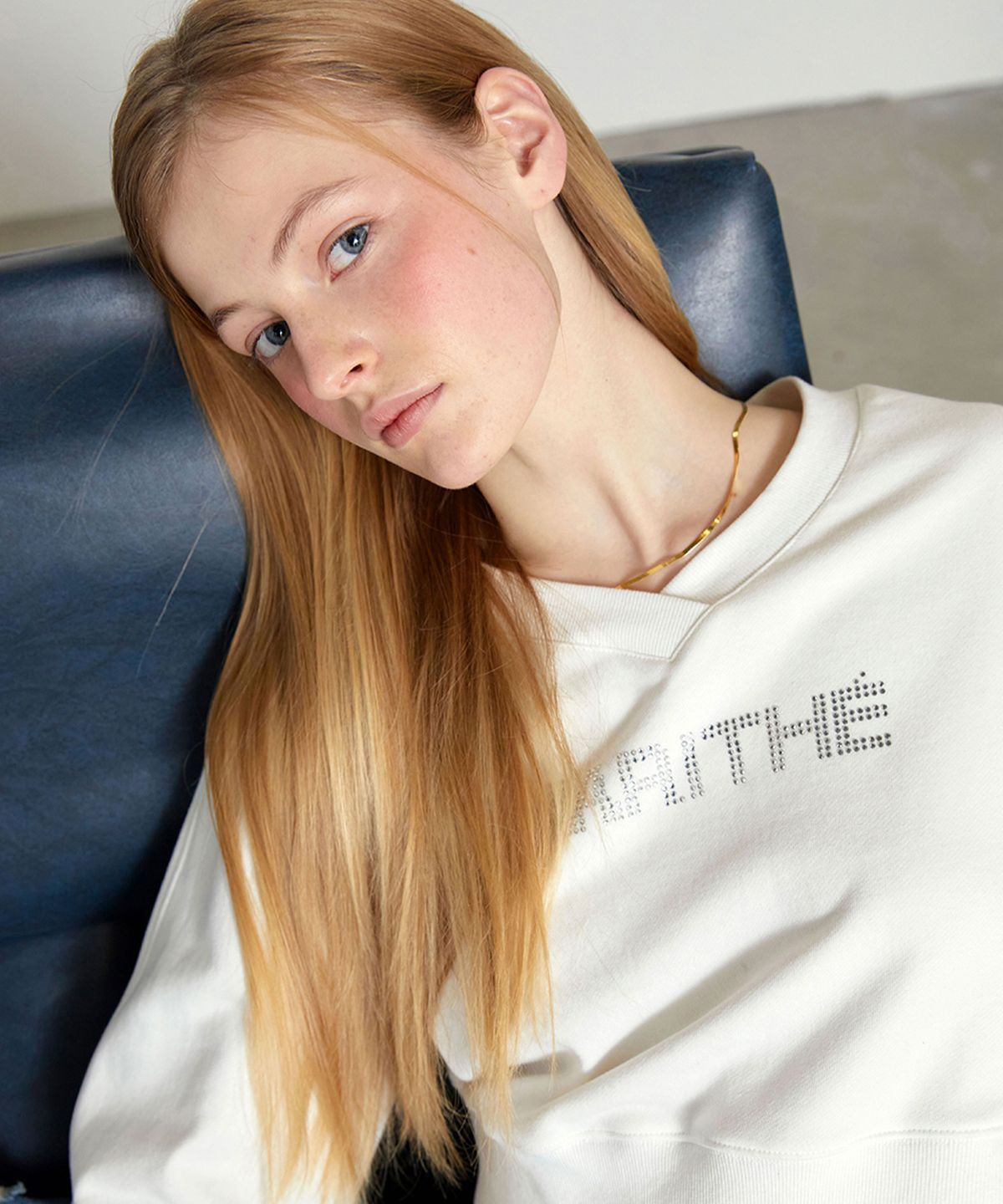 마리떼 프랑소와 저버(MARITHÉ + FRANҪOIS GIRBAUD) W HOTFIX LOGO SWEATSHIRT white