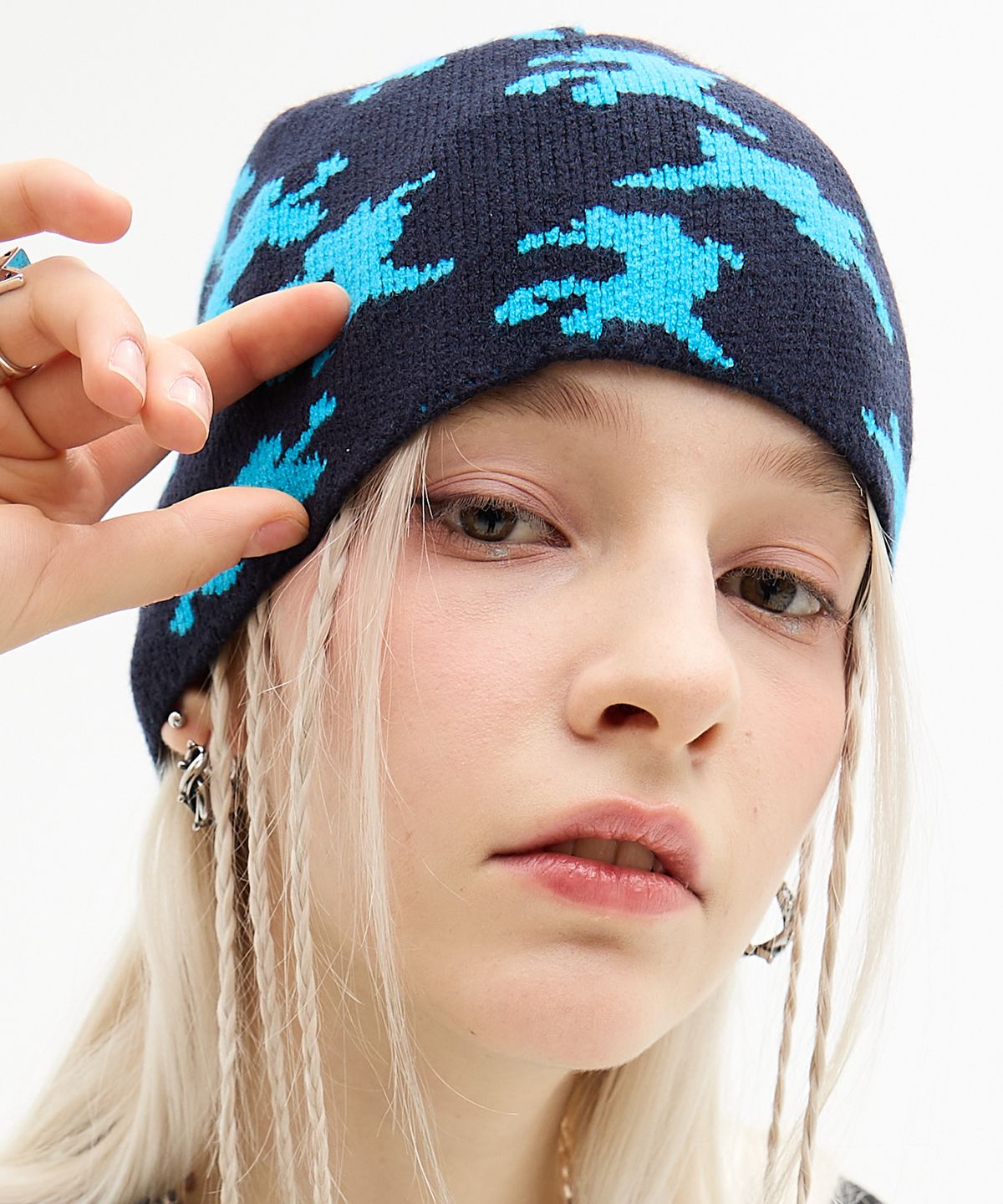 러브이즈트루(LUVISTRUE) DN 2D CAT BEANIE(NAVY)