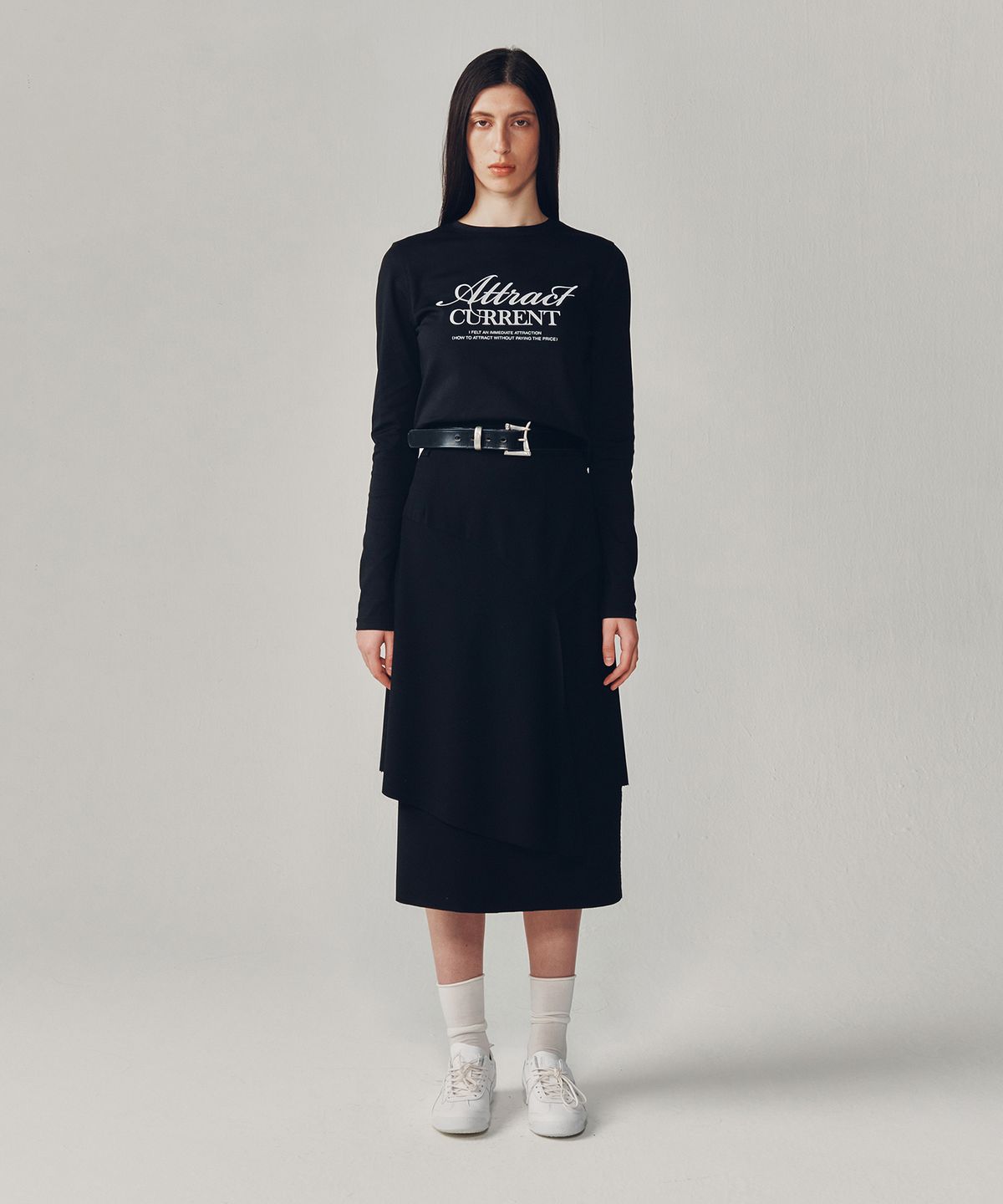 커렌트(CURRENT) ASSYMETRIC WRAP MIDI SKIRT [BLACK]
