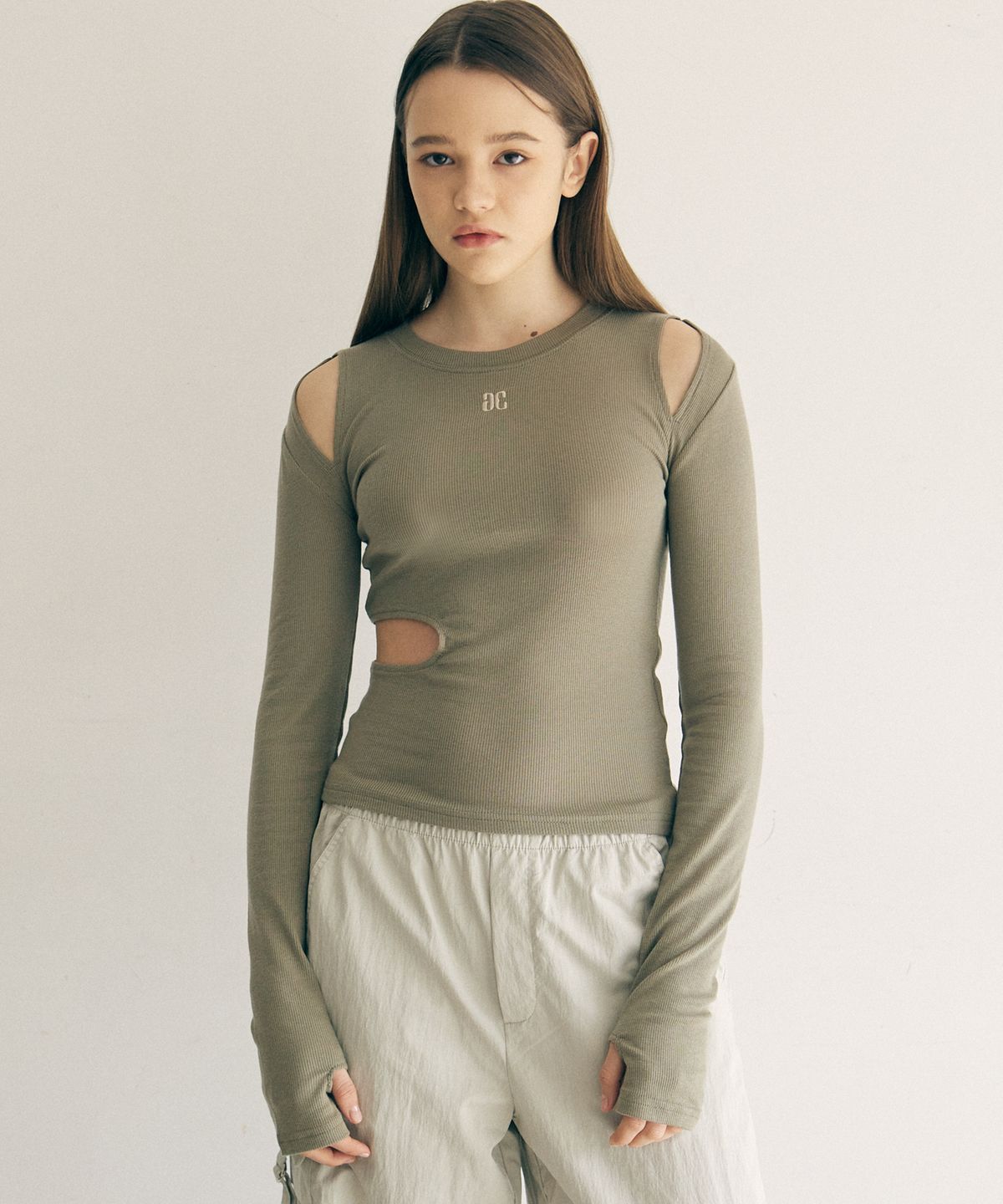 아트스피크하우스(ART SPEAK HOUSE) SIDE CUT OUT LONG SLEEVE_KHAKI