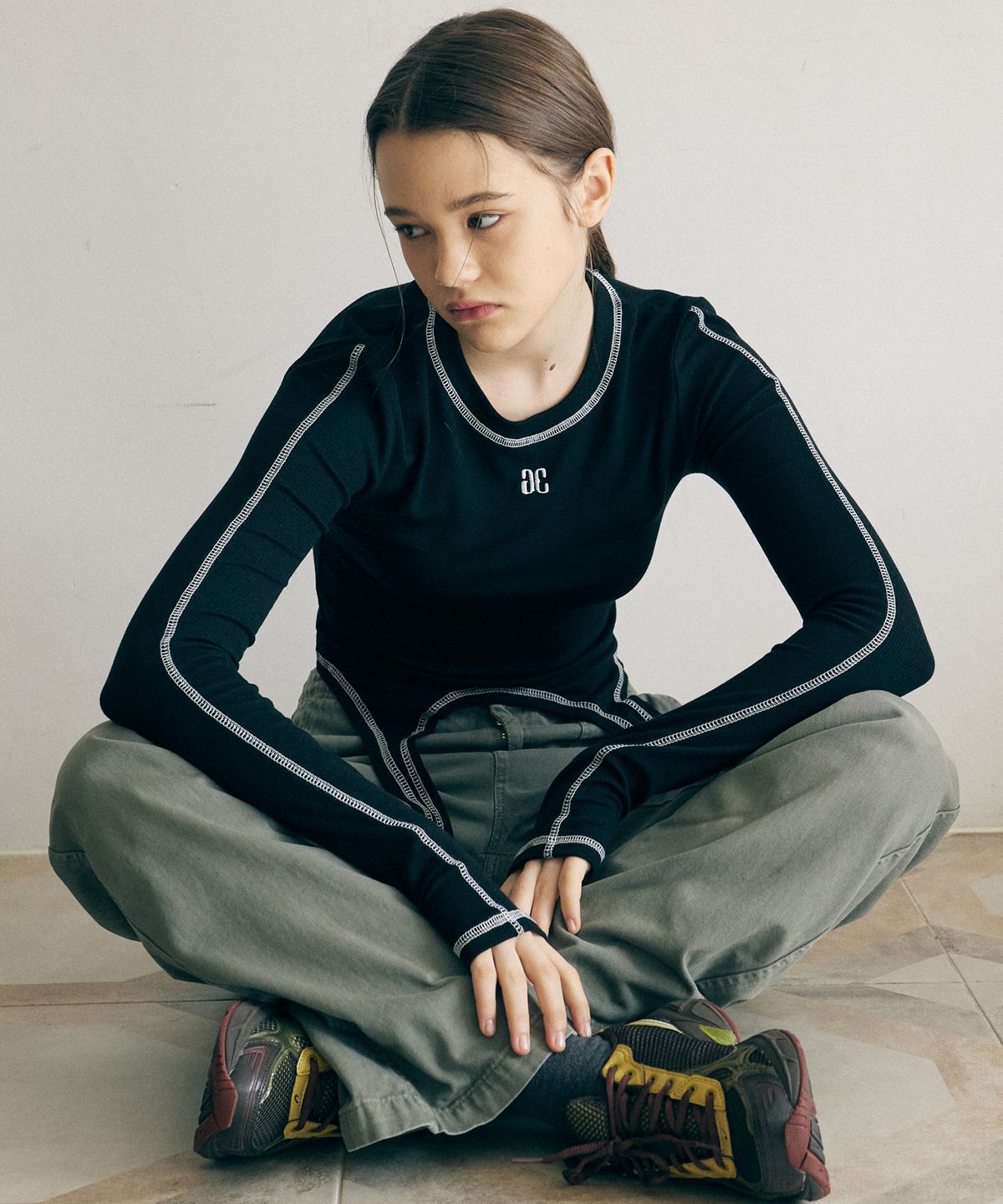 아트스피크하우스(ART SPEAK HOUSE) BODY SHAPE LONG SLEEVE_BLACK