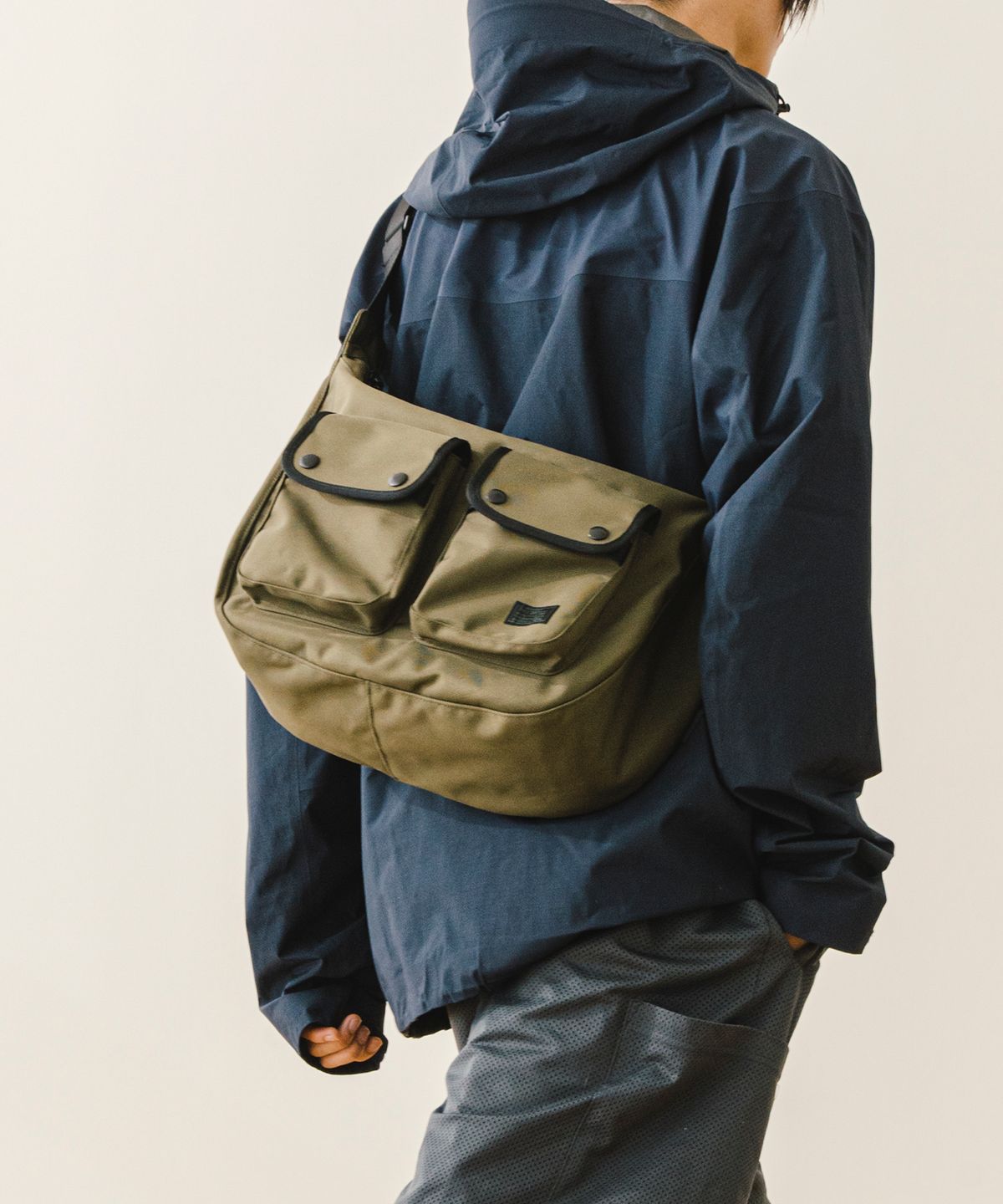 디얼스(THE EARTH) CORDURA Ballistic Crossbody Bag - OLIVE