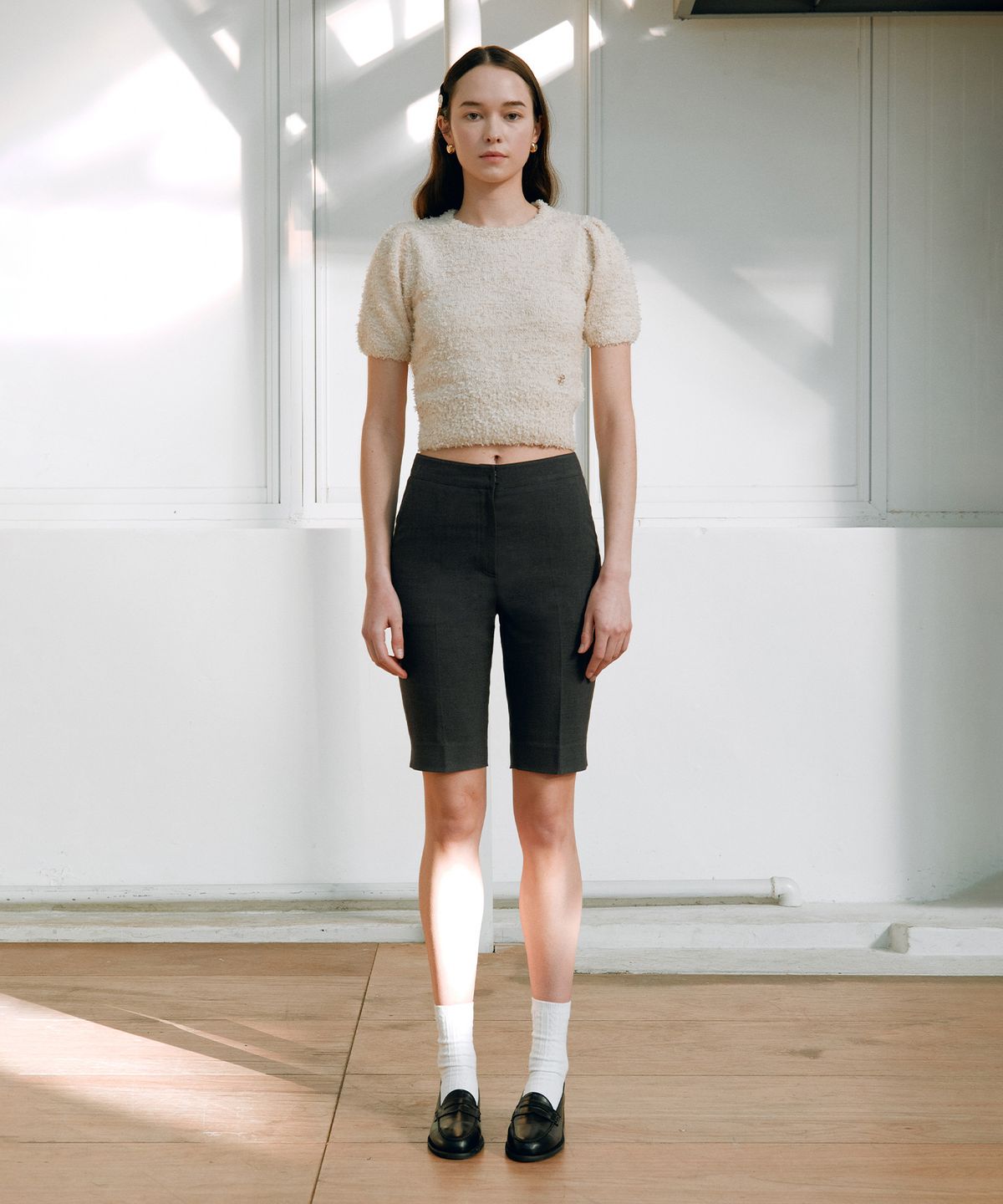 로라로라(ROLAROLA) SLIM HALF SLACKS CHARCOAL