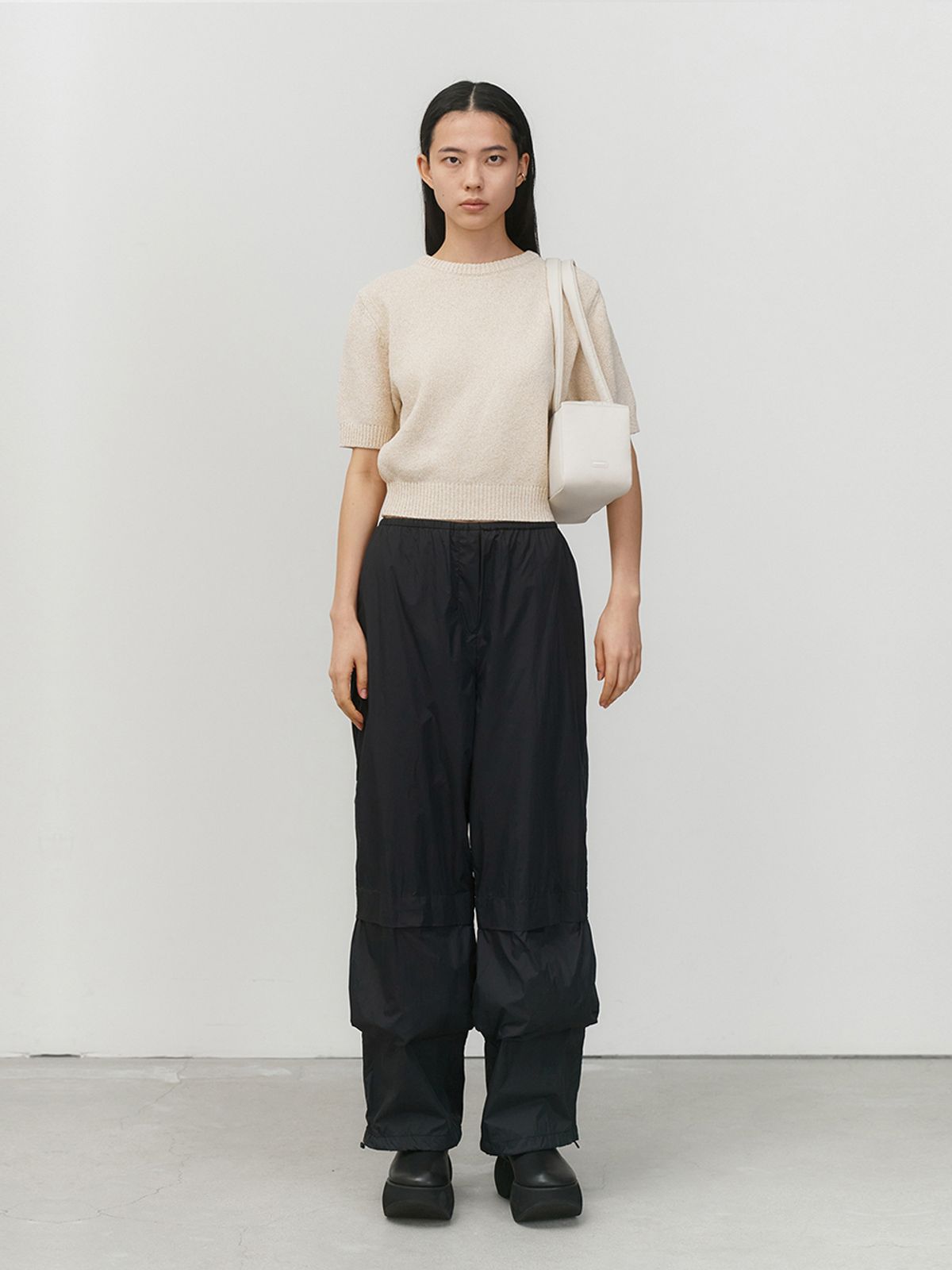 아모멘토(AMOMENTO) BACK CUT-OUT PULLOVER_BEIGE