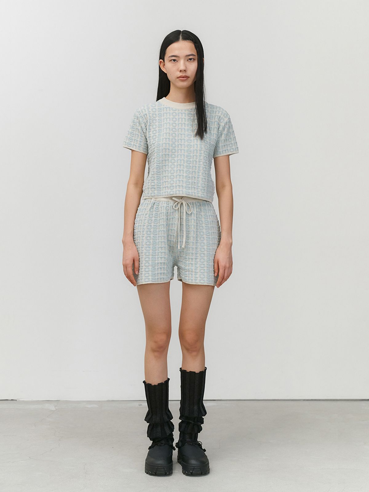 아모멘토(AMOMENTO) BOUCLE LOGO TOP_SKY BLUE