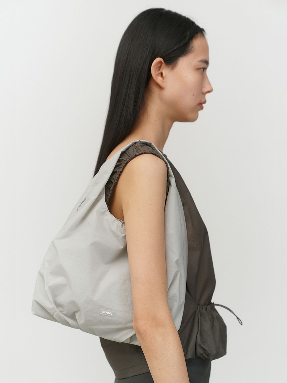 아모멘토(AMOMENTO) RIPSTOP SHIRRING BAG_GREY