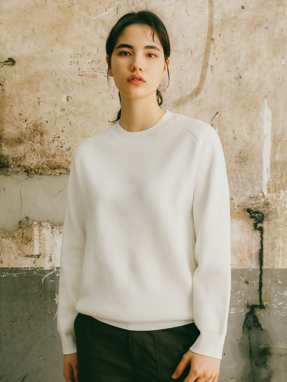 이에스엔(ESN) 워셔블 소프트 하찌 라운드 니트 아이보리