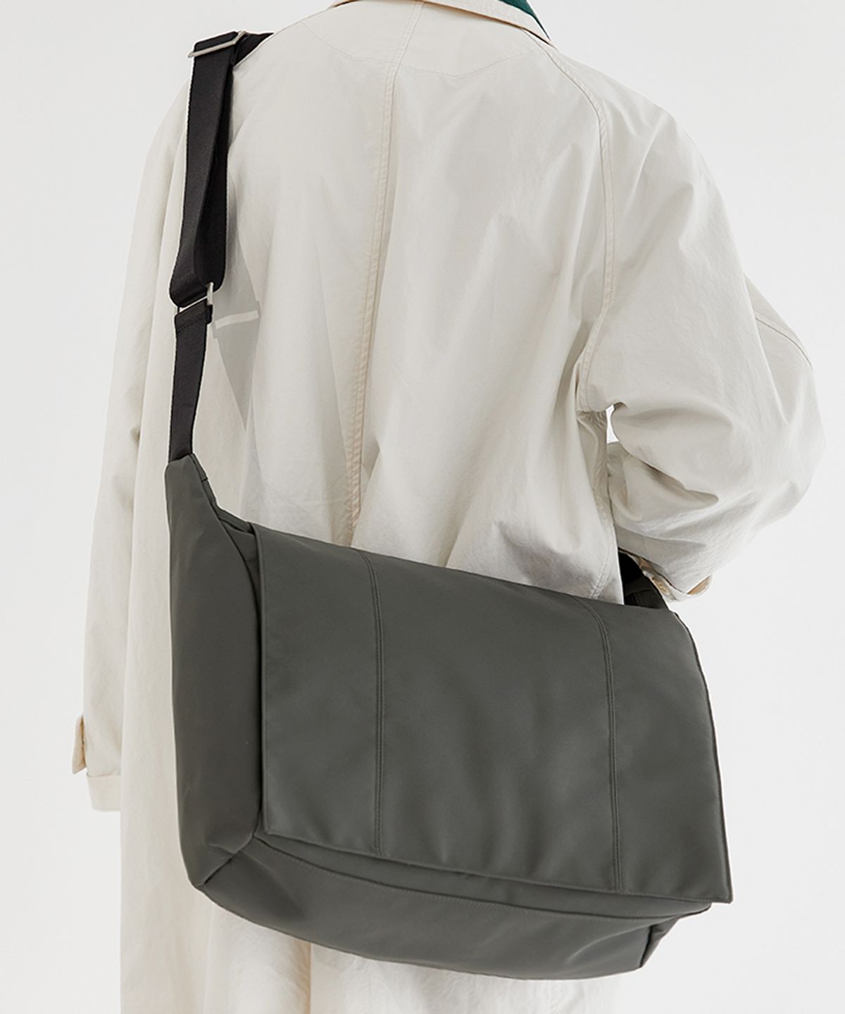 하이픈(HYPHEN) VERTICAL FLAP MESSENGER BAG (B005_KAHKI)