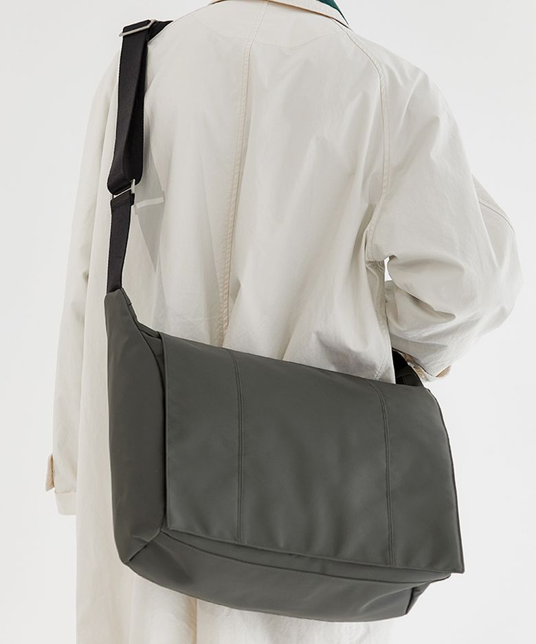 VERTICAL FLAP MESSENGER BAG (B005_KAHKI)