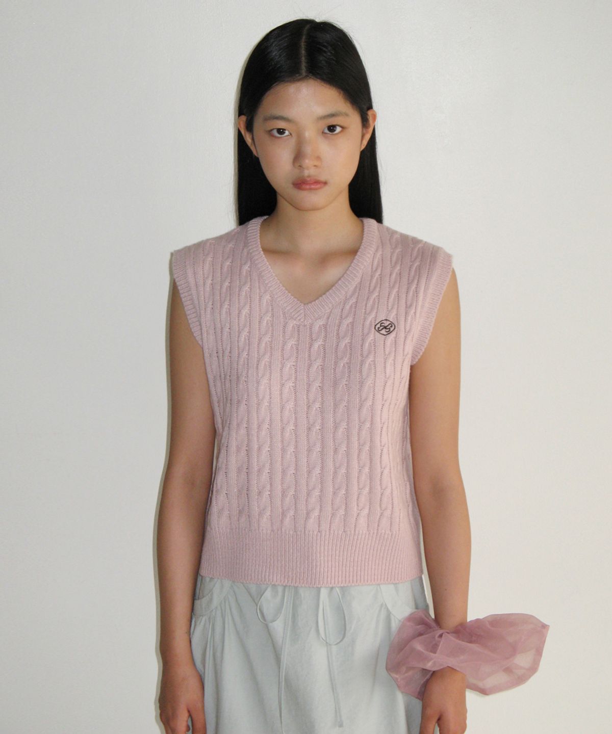 시눈(SINOON) FISHER SLIT CABLE KNIT VEST (BABY PINK)