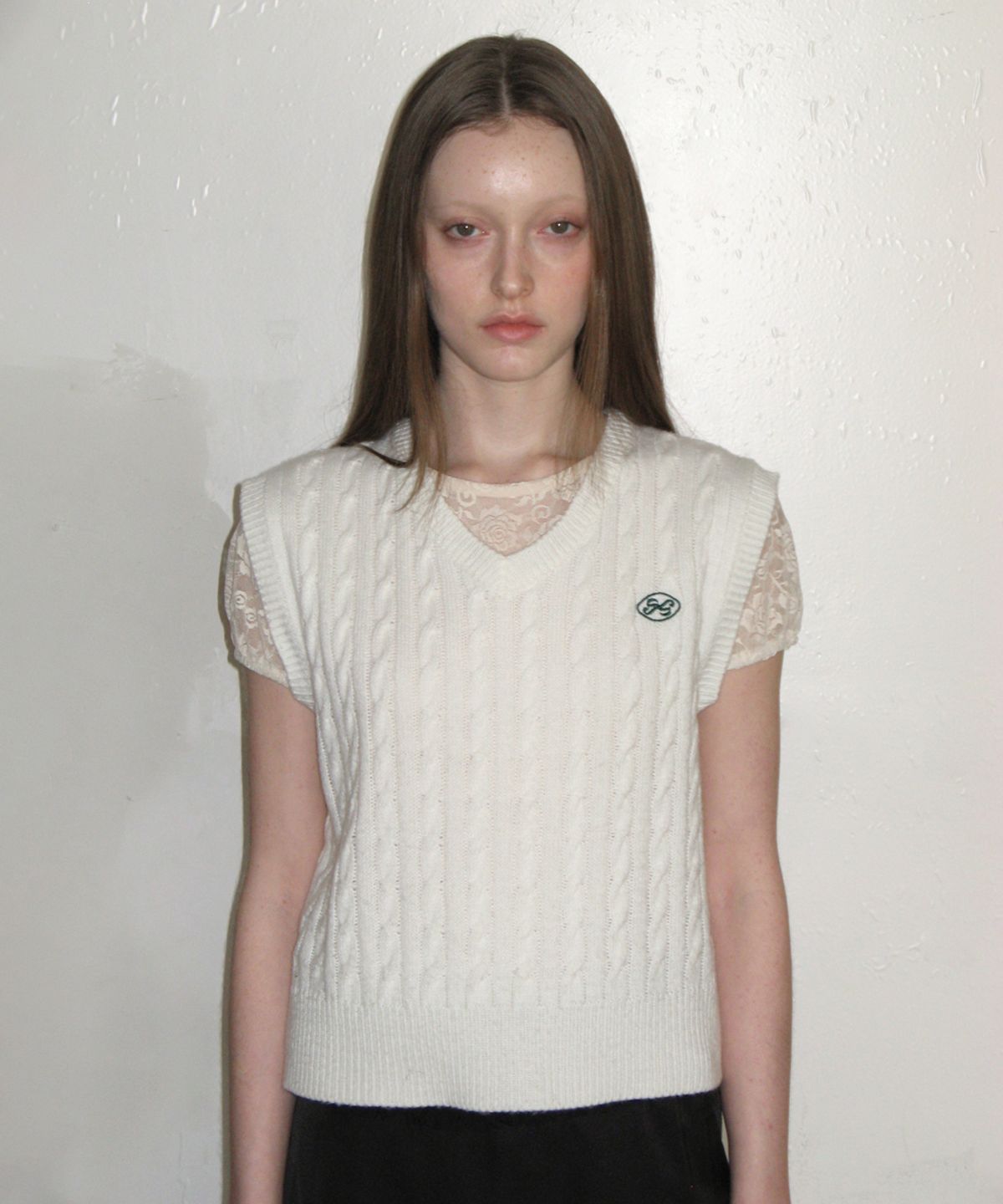 시눈(SINOON) FISHER SLIT CABLE KNIT VEST (WHITE)