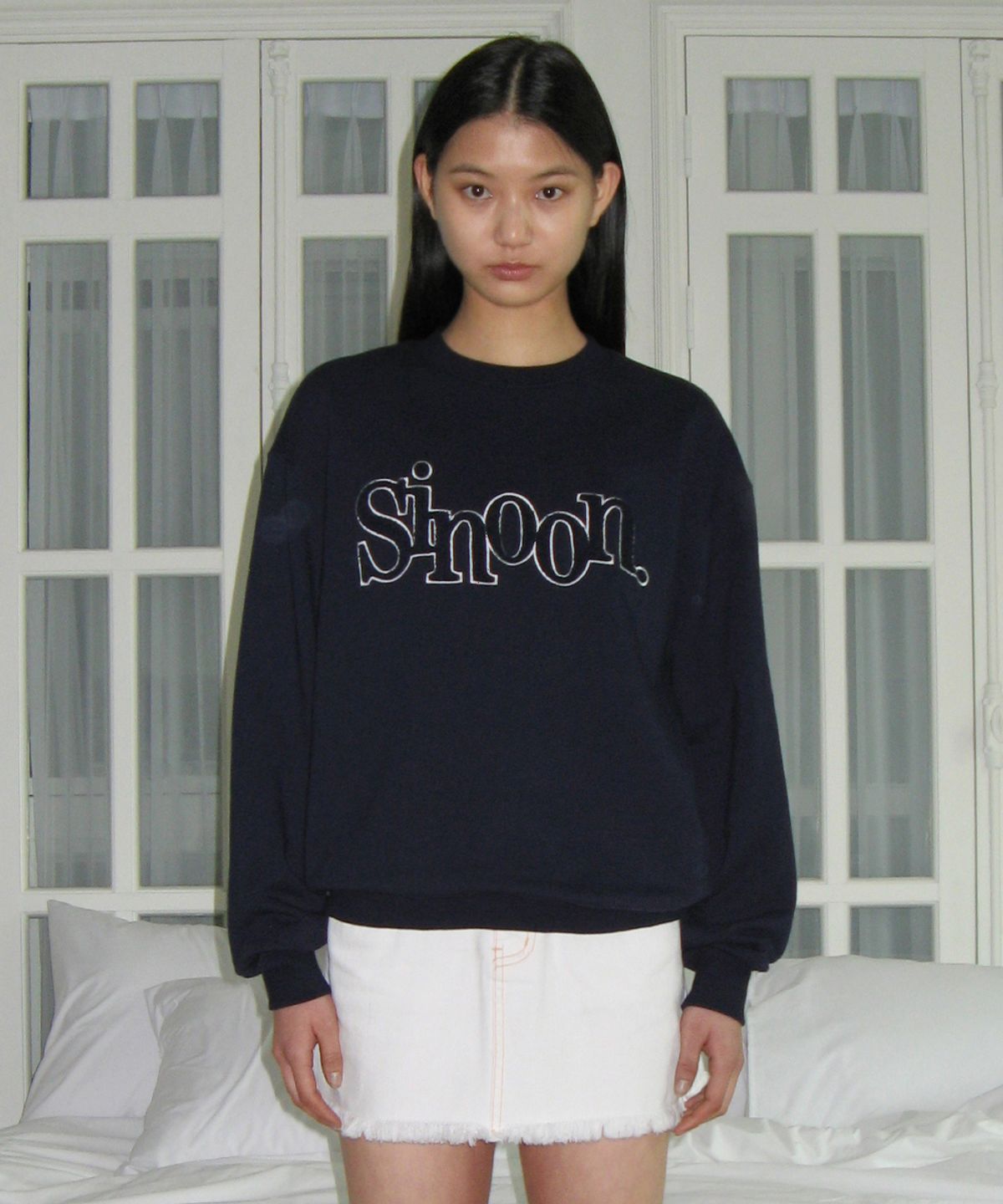 시눈(SINOON) BOUCLE LOGO SWEATSHIRT (NAVY)