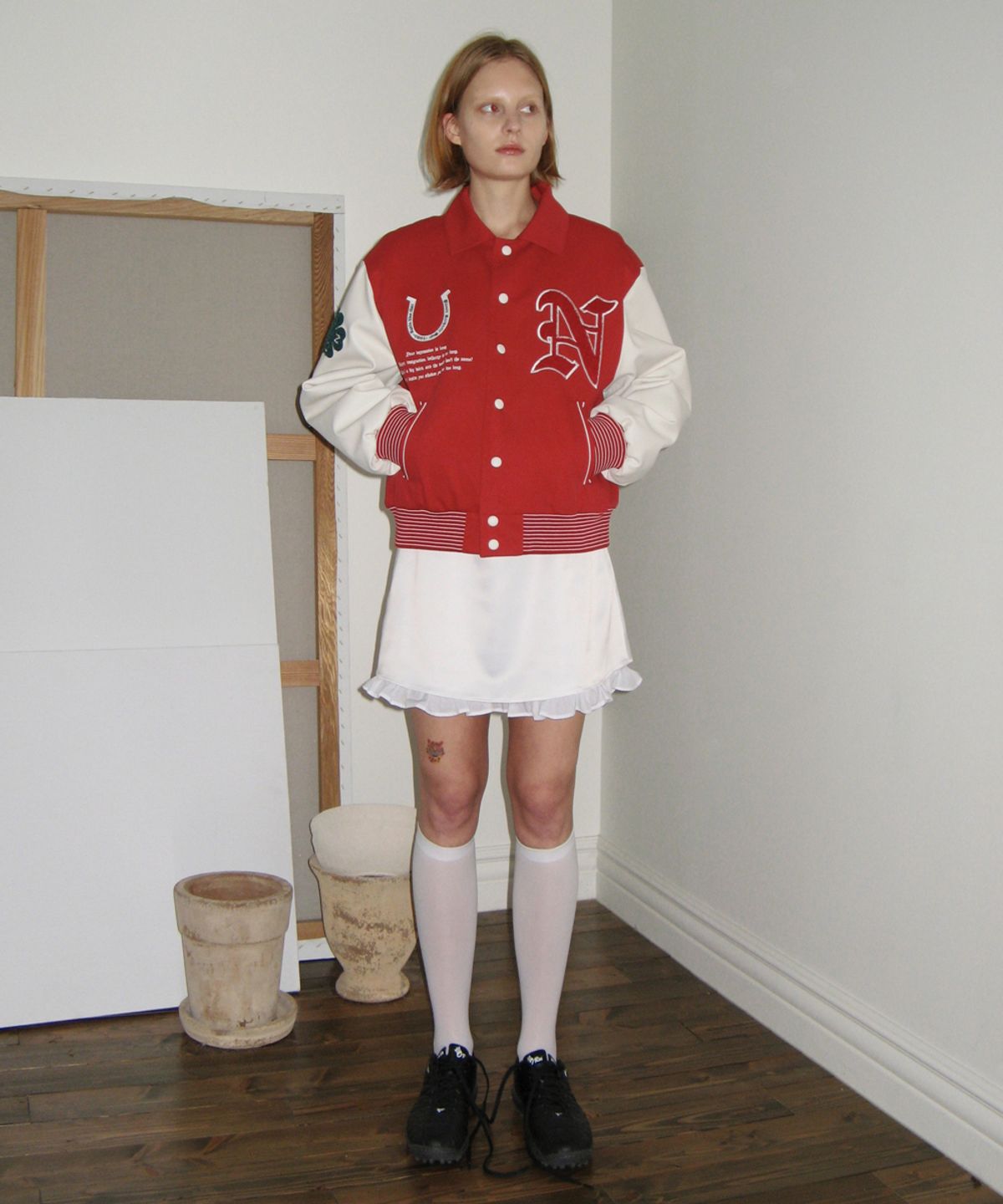 시눈(SINOON) LUCKY STAMP VARSITY JACKET (RED)