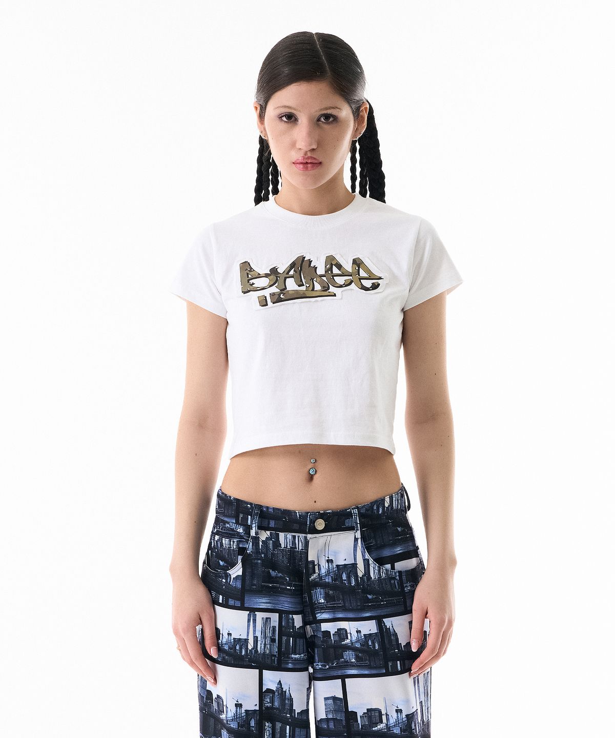 배디(BADEE) Graffiti Applique Top White