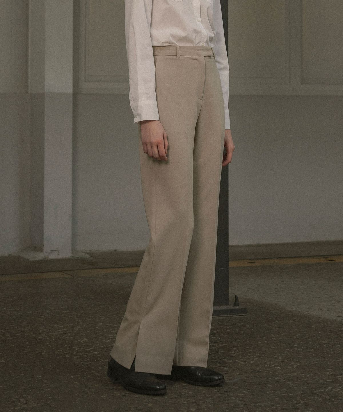 시야쥬(SIYAZU) SIPT7074 Labelle Slit Slacks_Beige