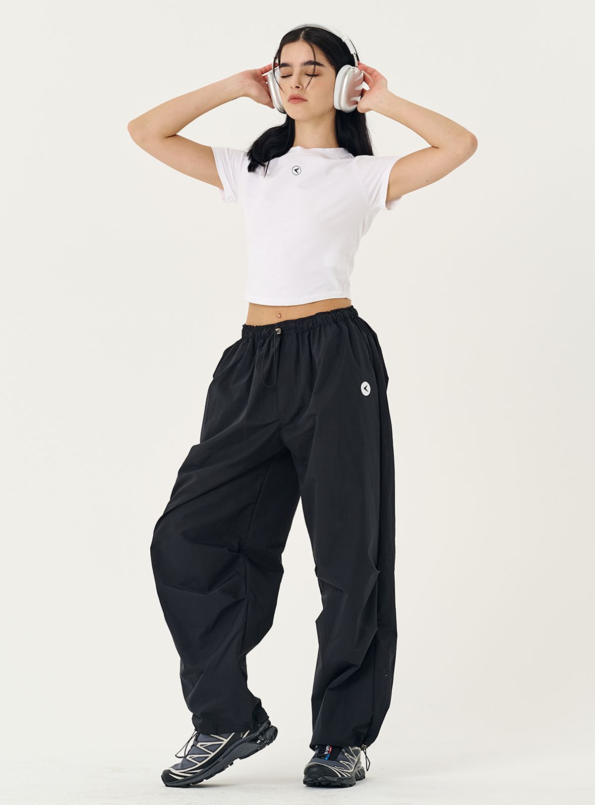 인터레스트(INTEREST) PIN TUCK PARACHUTE PANTS_BLACK