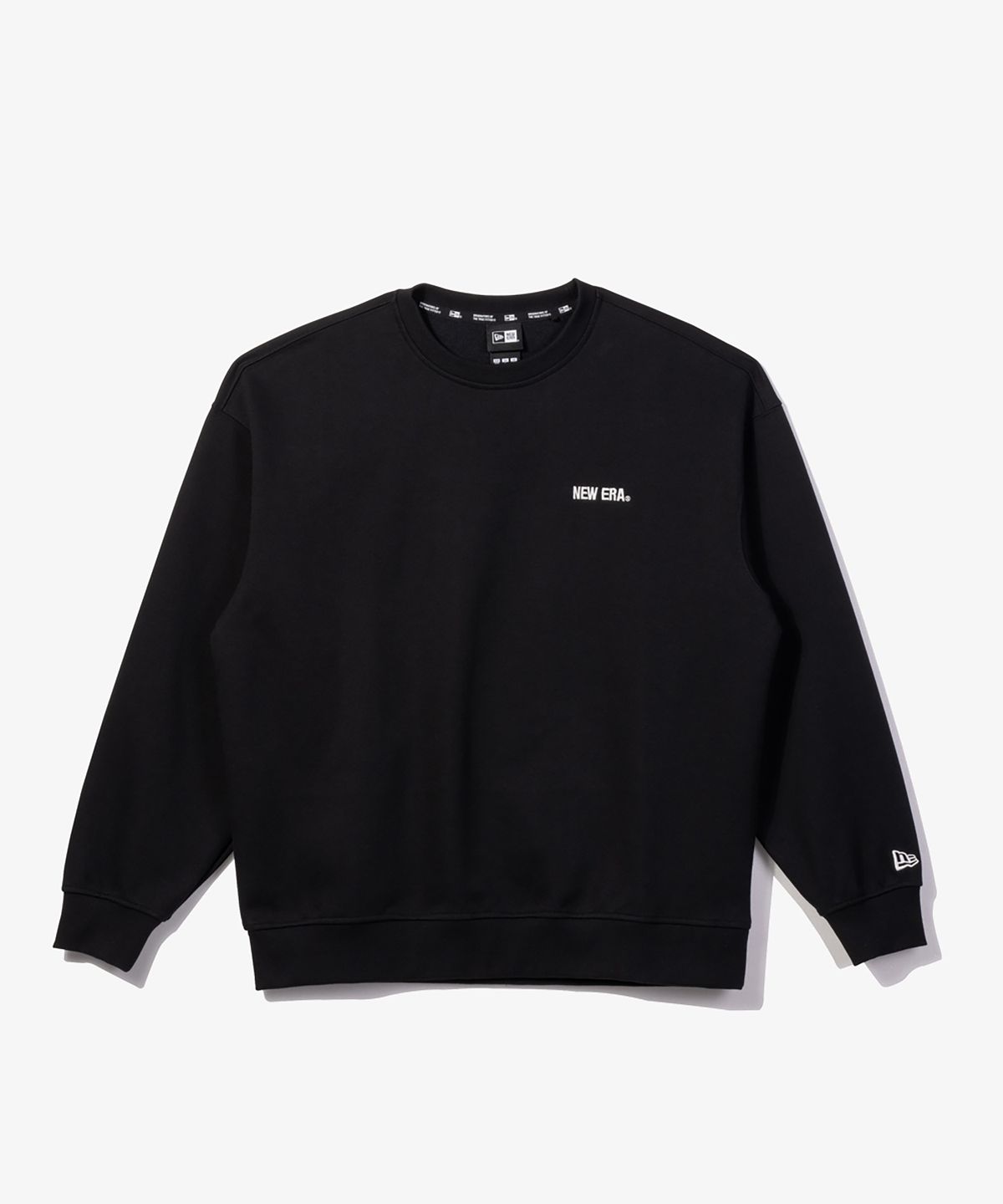 뉴에라(NEW ERA) 에센셜 맨투맨 블랙