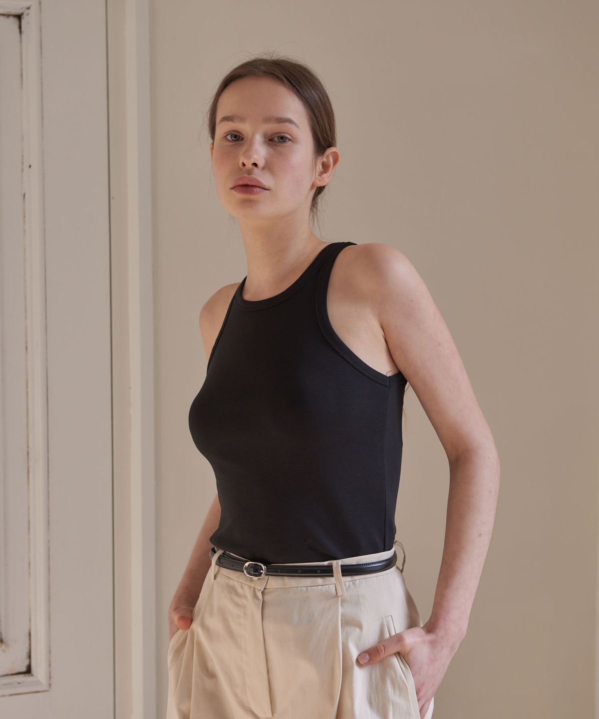 38컴온커먼(38COMEONCOMMON) Curved Rib Sleeveless (Black)