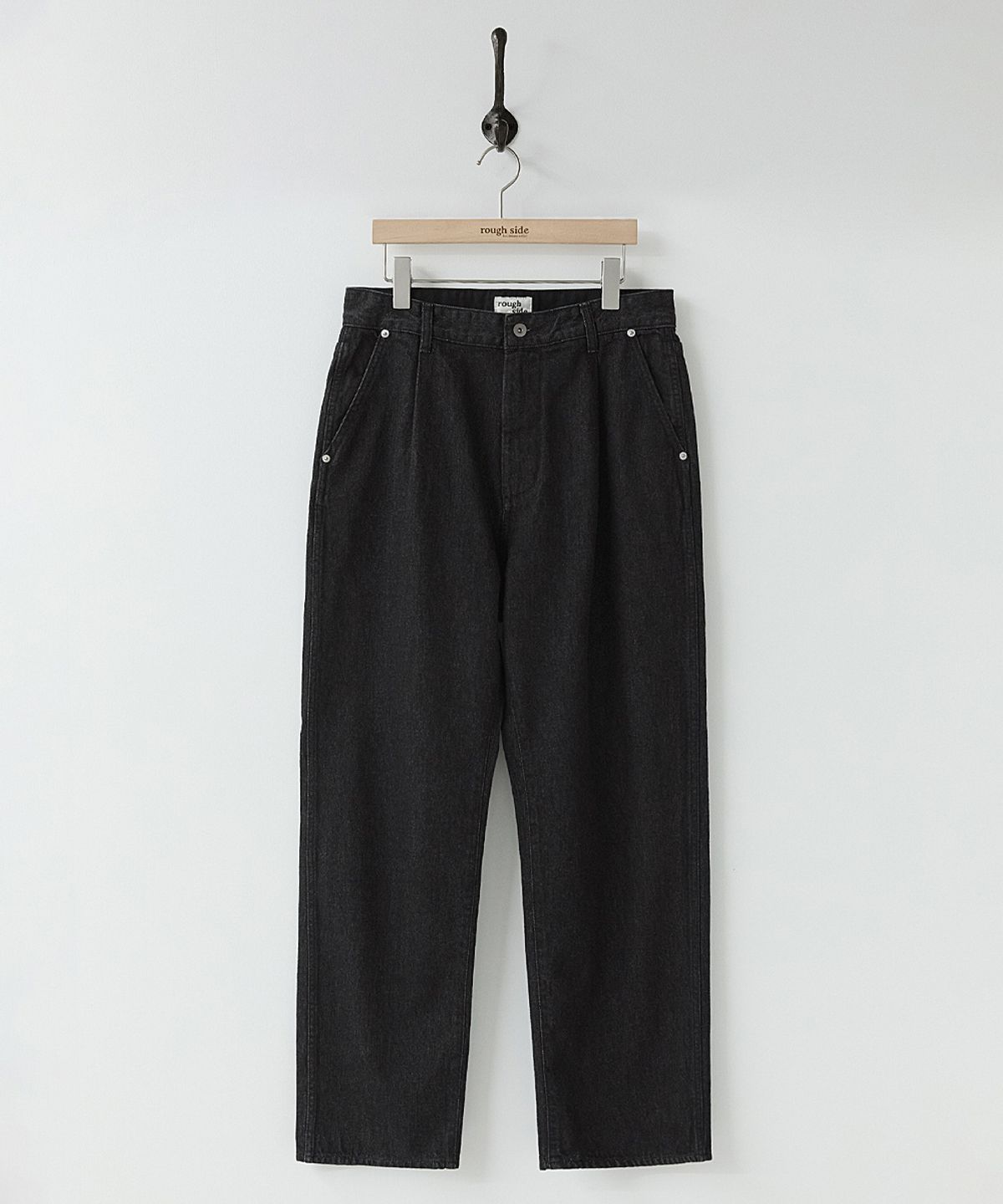 러프사이드(ROUGHSIDE) Drape Denim Pants Black