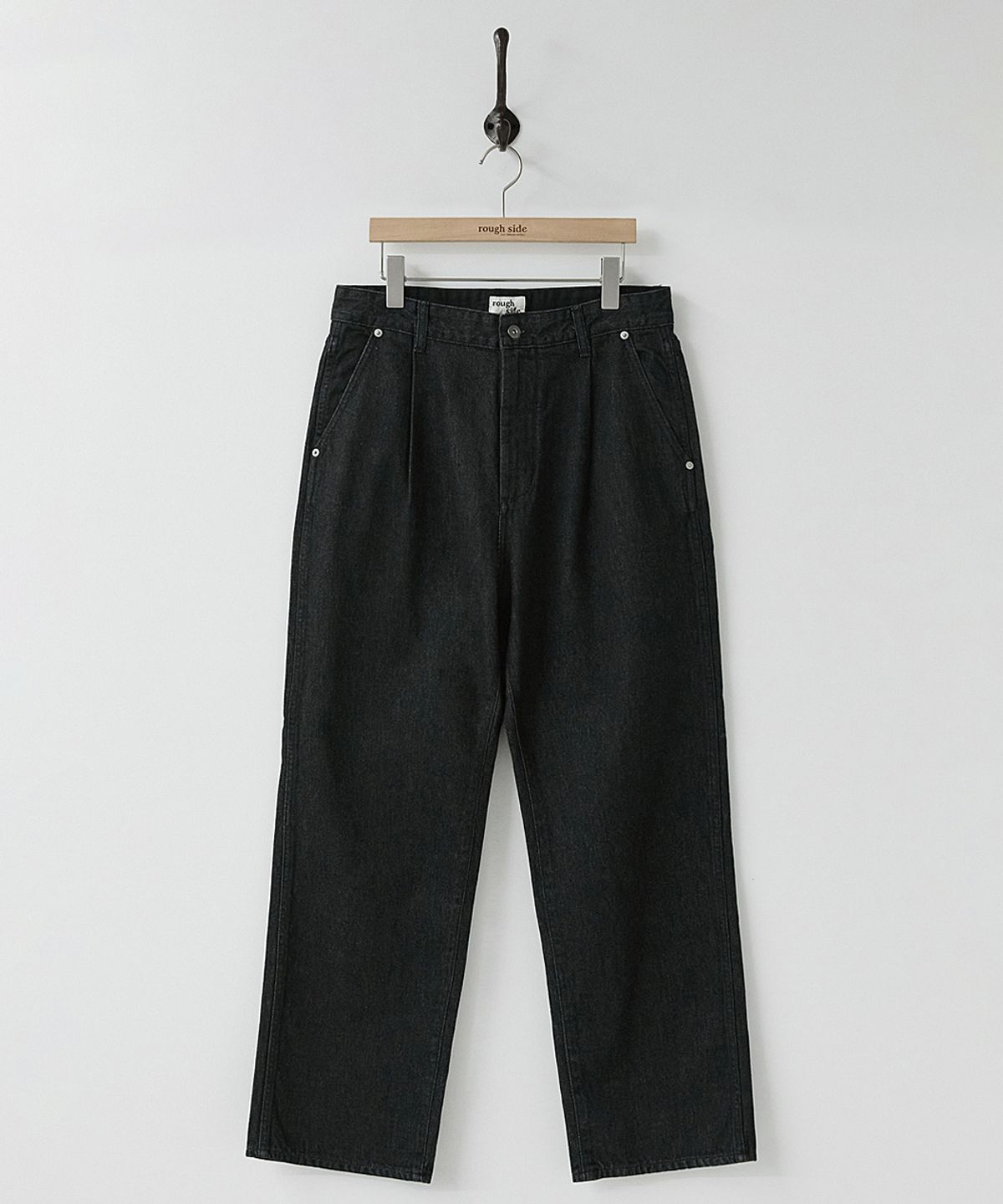 러프사이드(ROUGHSIDE) Drape Denim Pants Black