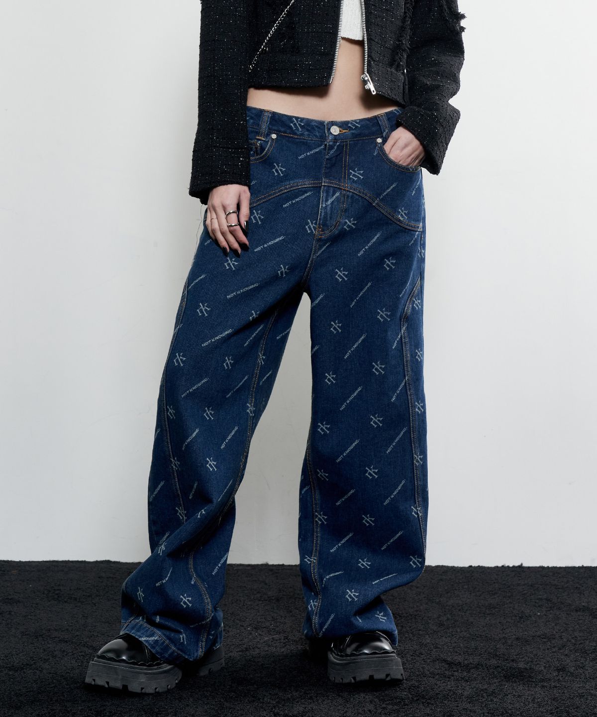 낫노잉(NOTKNOWING) Curved Wide Denim Pants  (DEEP BLUE)