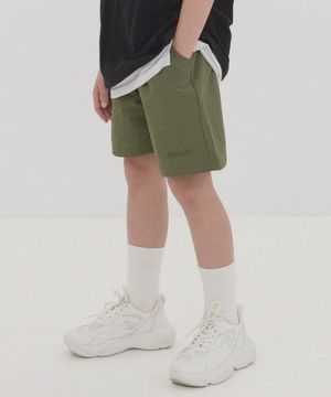 로고 자수 나일론 밴딩 쇼츠 (카키)