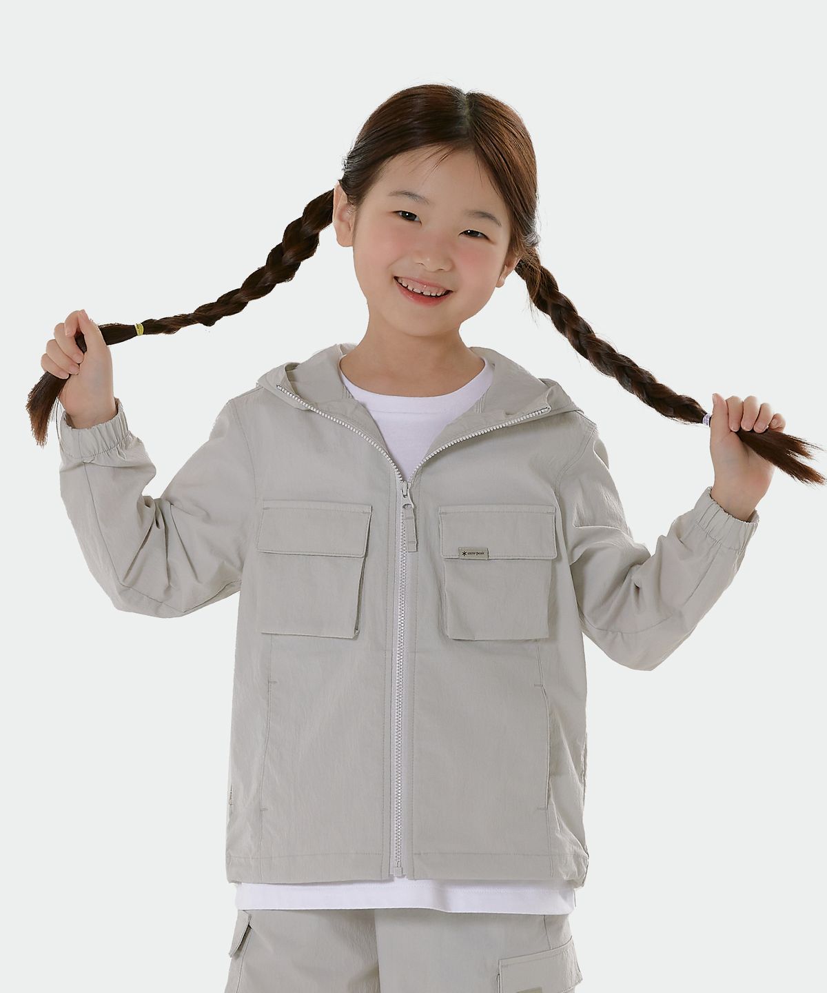 스노우피크 어패럴 키즈(SNOWPEAK APPAREL KIDS) 키즈 루트 아웃포켓 바람막이 Light Beige (S23MKRWB85)