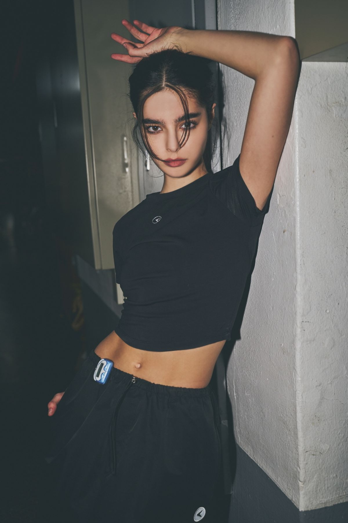 인터레스트(INTEREST) LOGO CROP TOP_BLACK