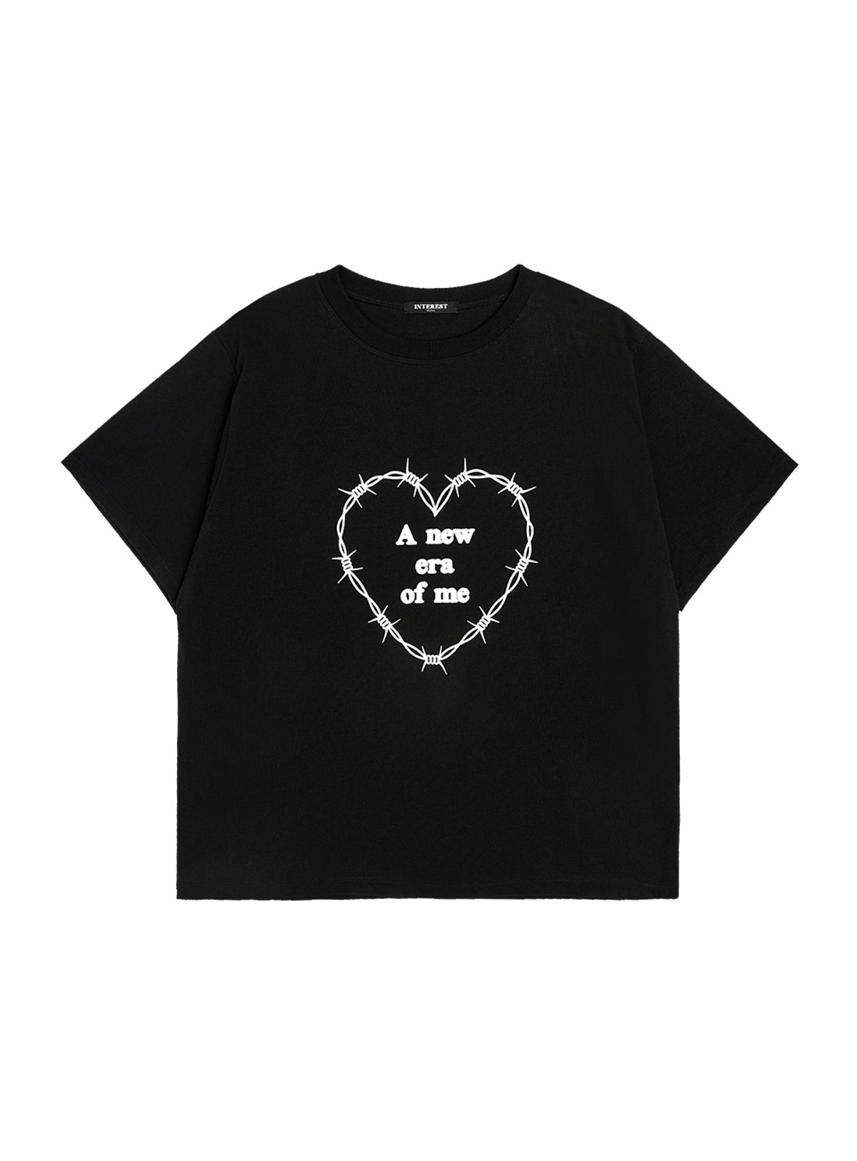 인터레스트(INTEREST) HEART WIRE SLOGAN OVERFIT TOP_BLACK