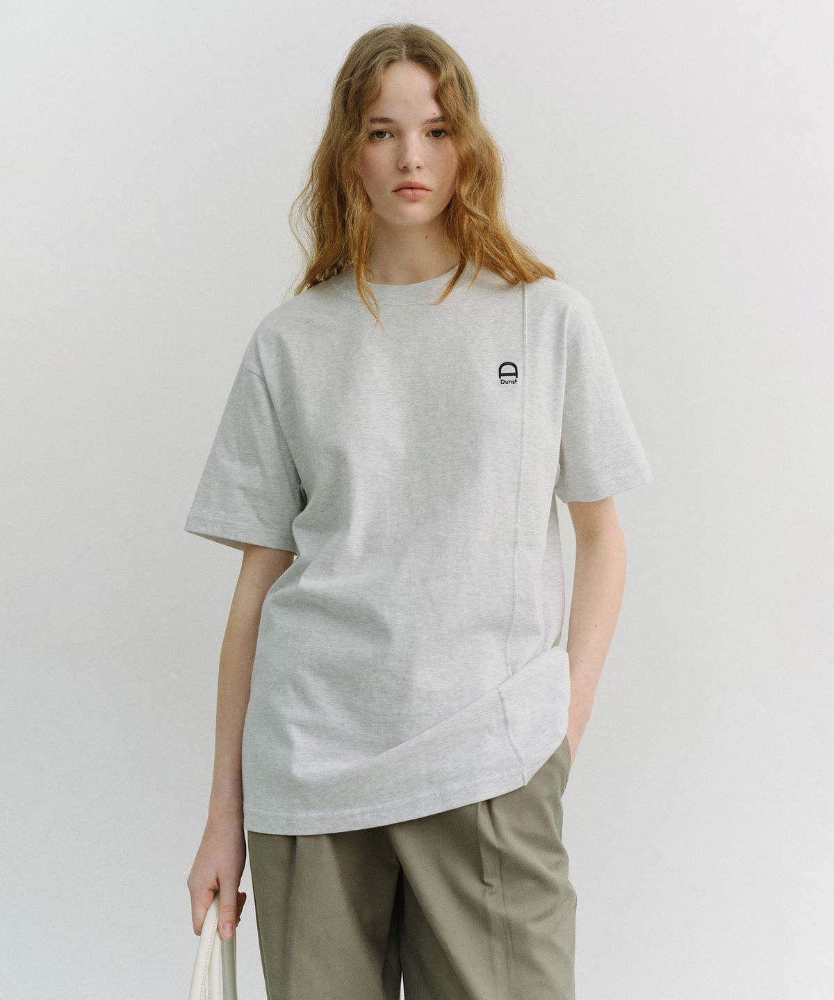 던스트(DUNST) UNISEX LOGO CREASE T-SHIRT_UDTS6A111_LIGHT MELANGE GREY
