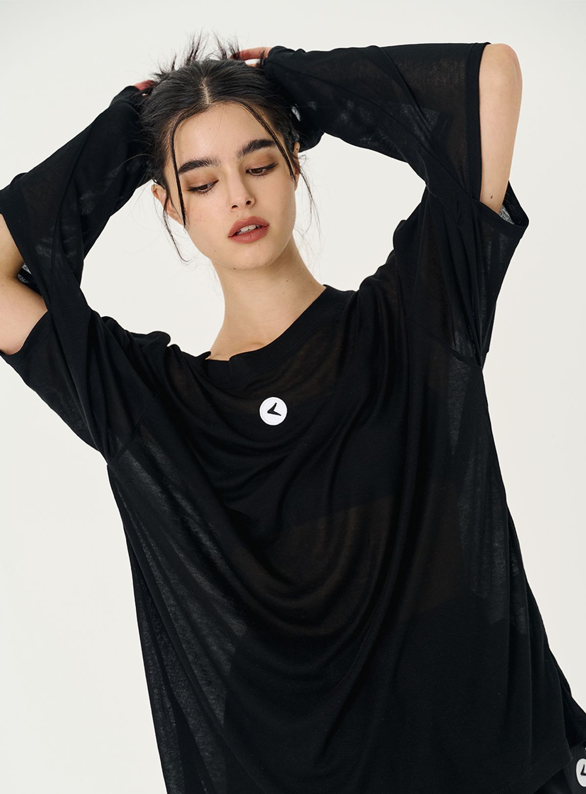 인터레스트(INTEREST) CUT OUT SLEELVE TOP_BLACK