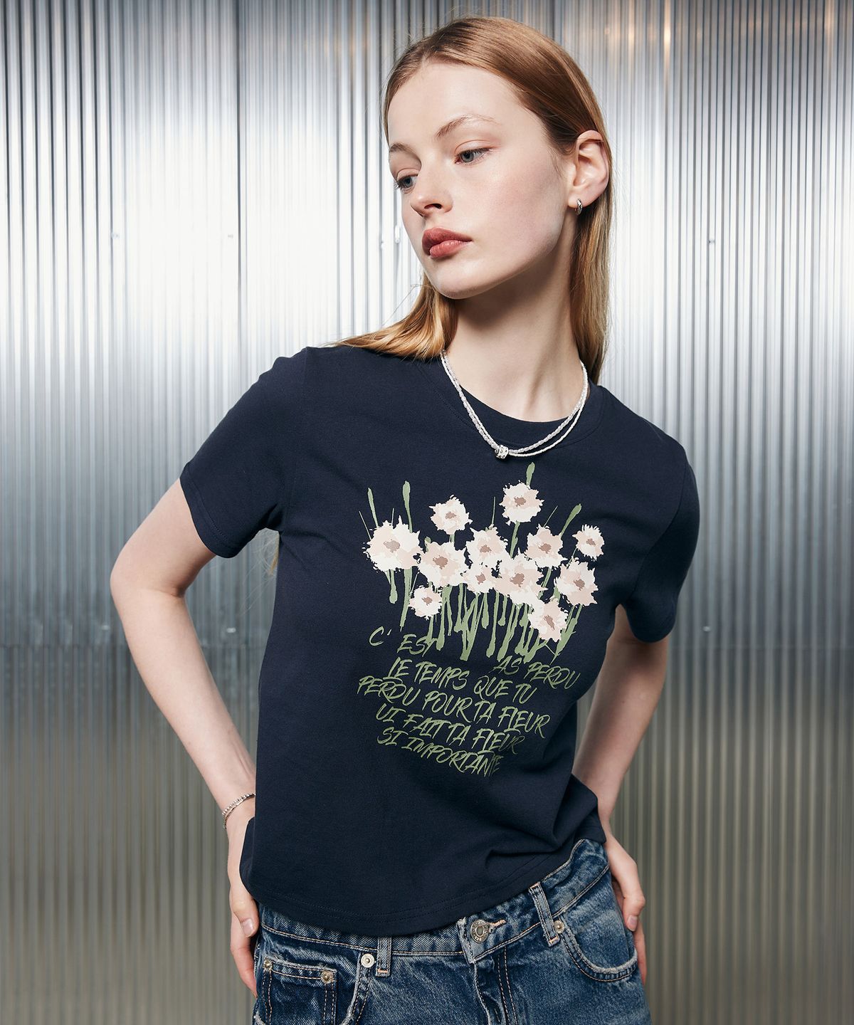 라티젠(LARTIGENT) L2 GRASS FLOWER T-SHIRT(NAVY)