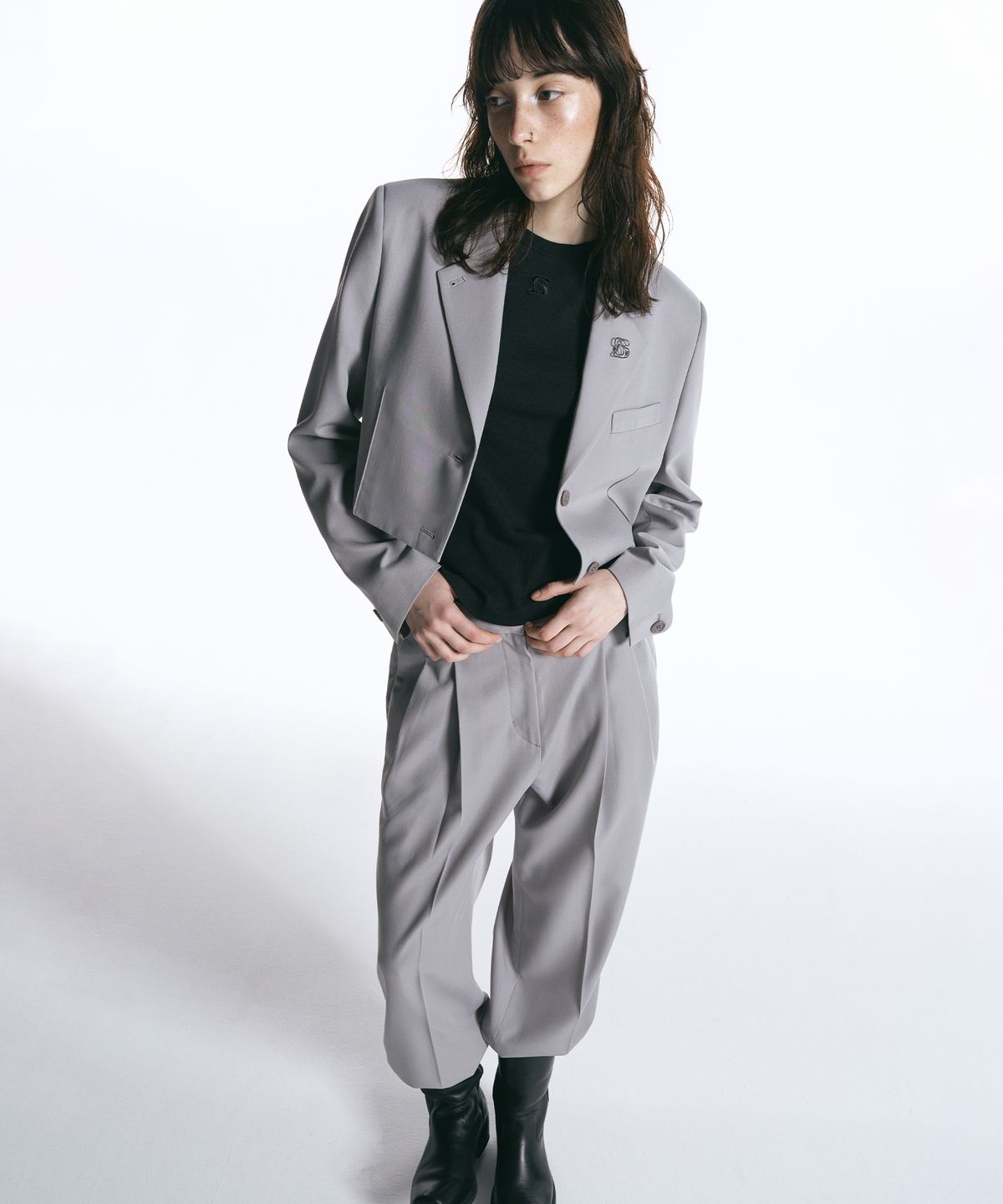 인사일런스 우먼(INSILENCE WOMEN) 크롭 울 블레이저 LIGHT GREY
