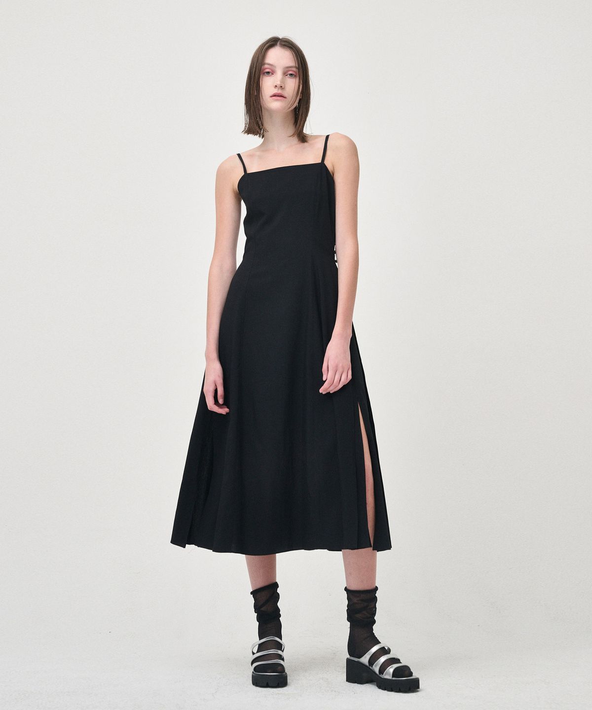 에트몽(ETMON) Slip Line Button Detail Dress, Black