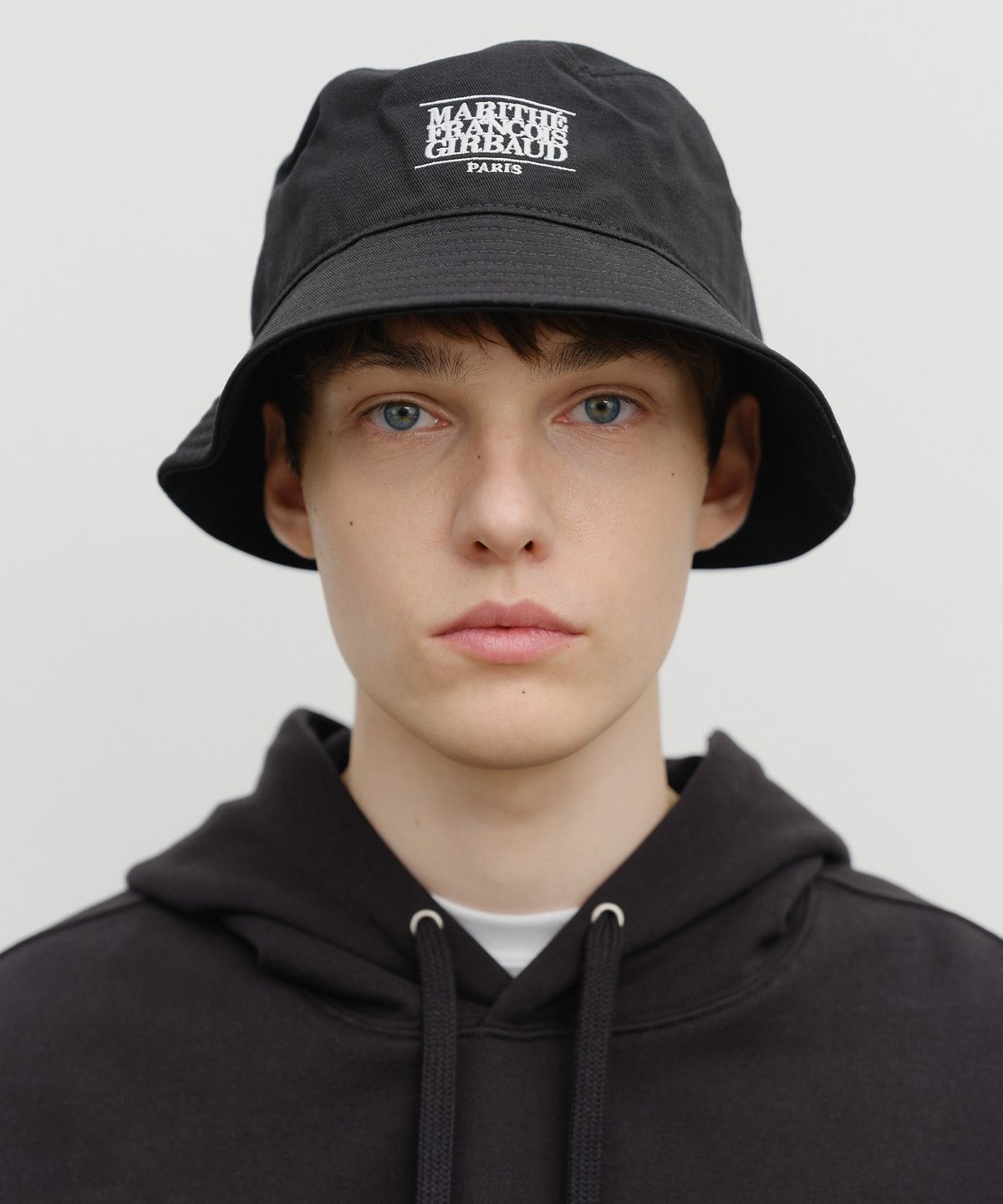 마리떼 프랑소와 저버(MARITHÉ + FRANҪOIS GIRBAUD) CLASSIC LOGO BUCKET HAT black