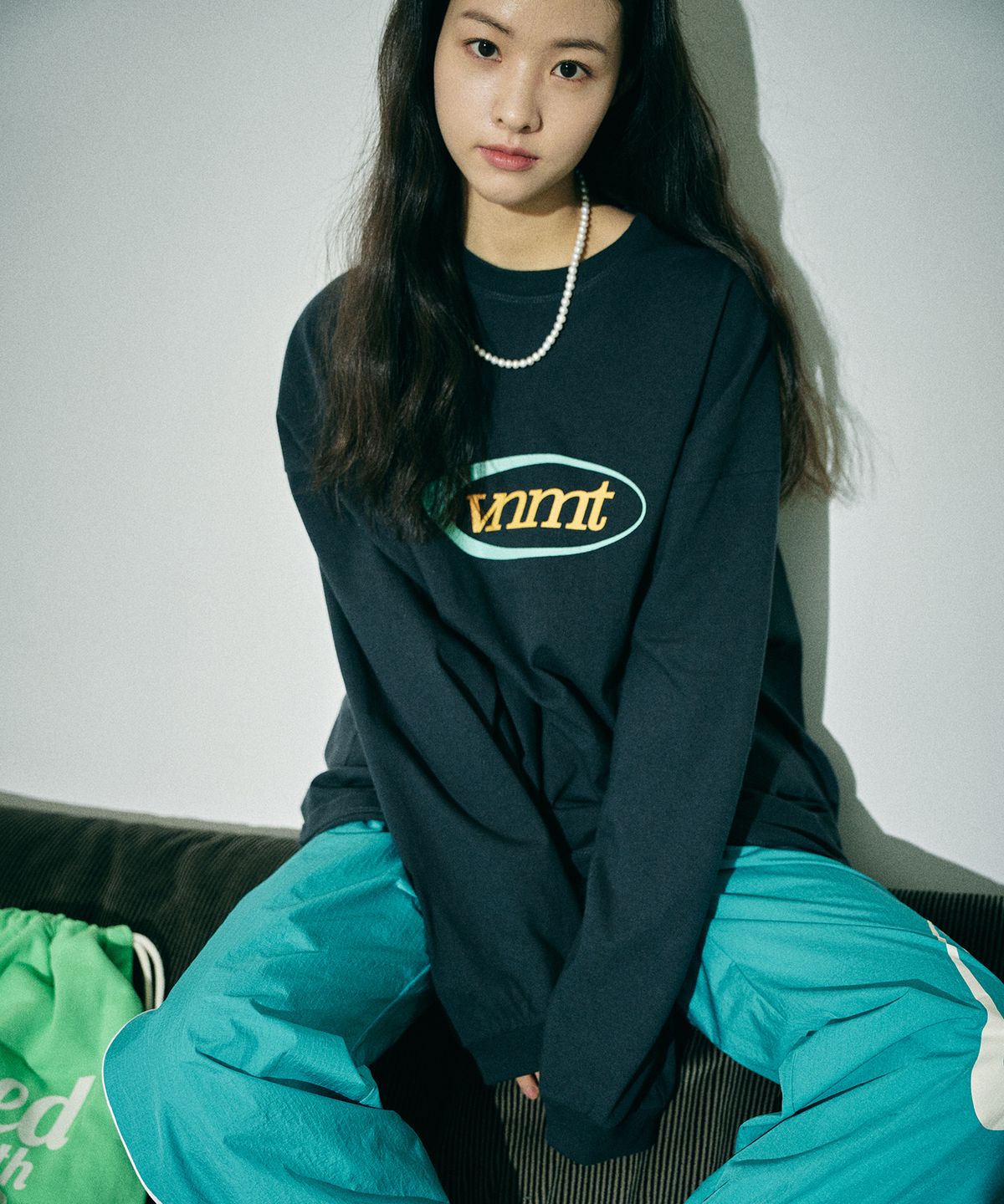 바니쉬먼트(VANISHMENT) Sport logo supersize long sleeve t-shirt_charcoal