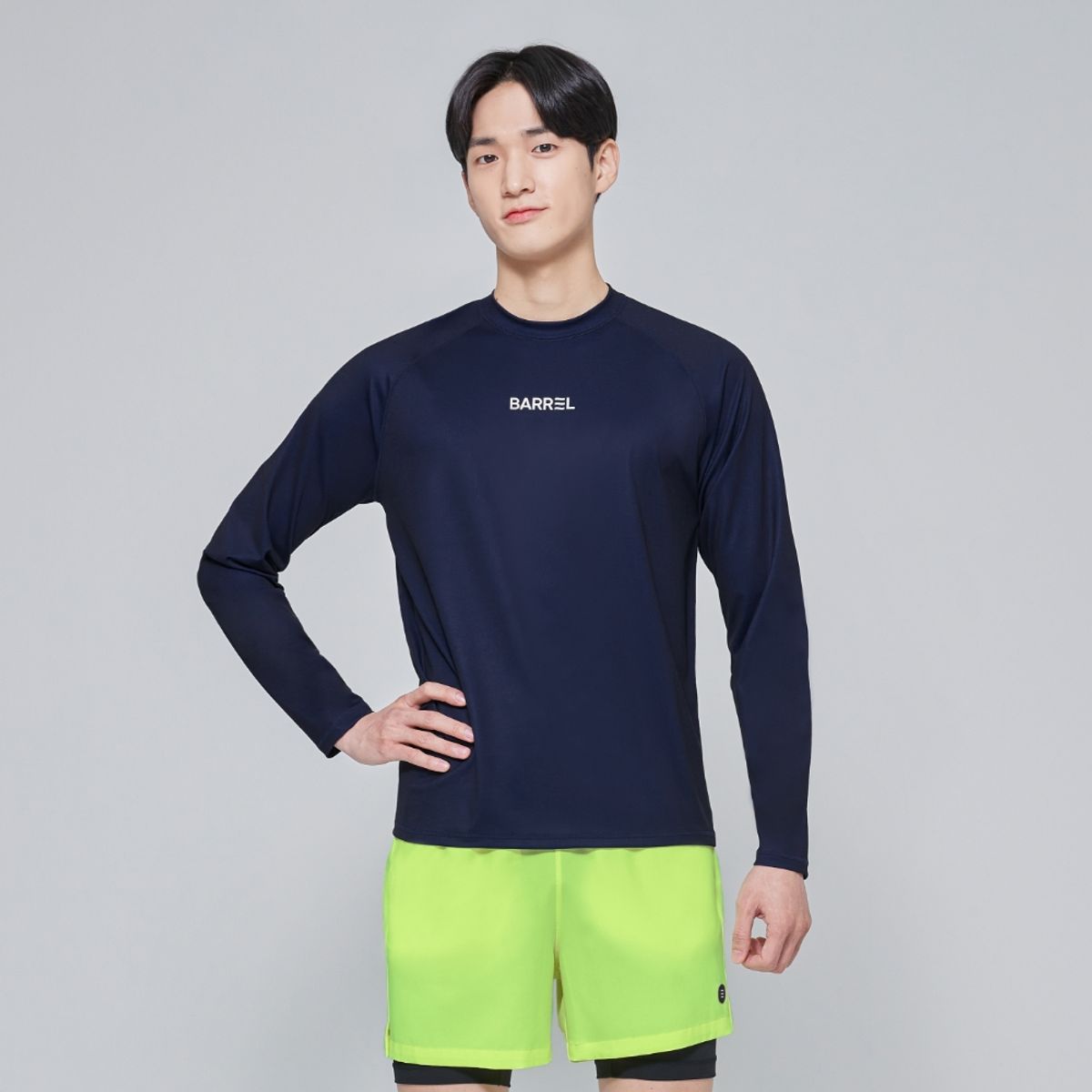 배럴(BARREL) 맨 에센셜 릴렉스핏 래쉬가드 네이비 (B3SMWRG002NAV)